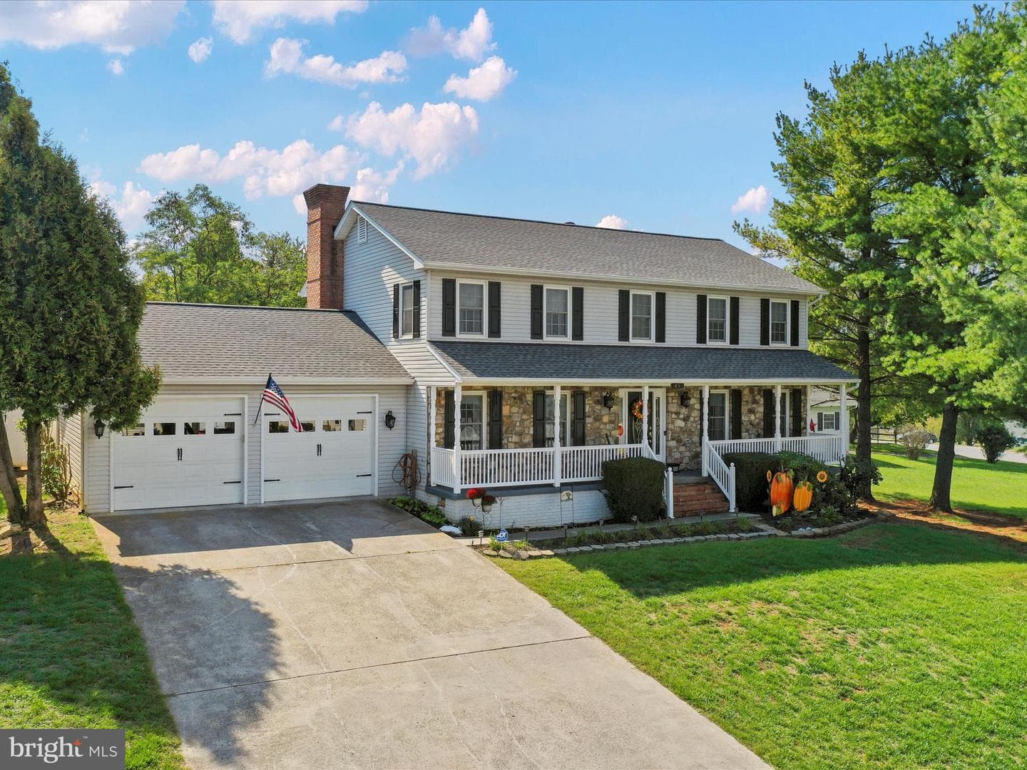 1055 Goodview Drive photo 2
