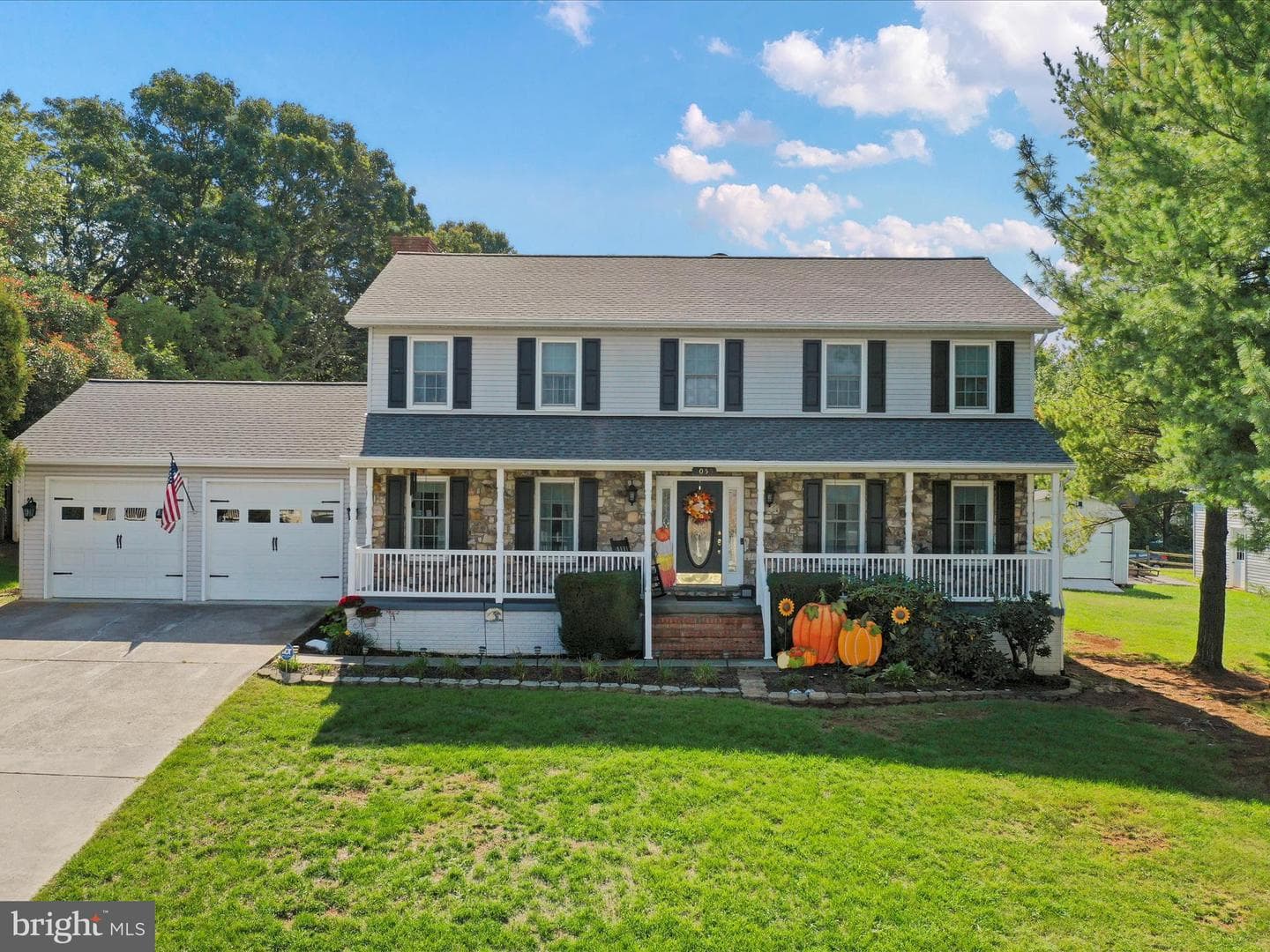 1055 Goodview Drive photo 3
