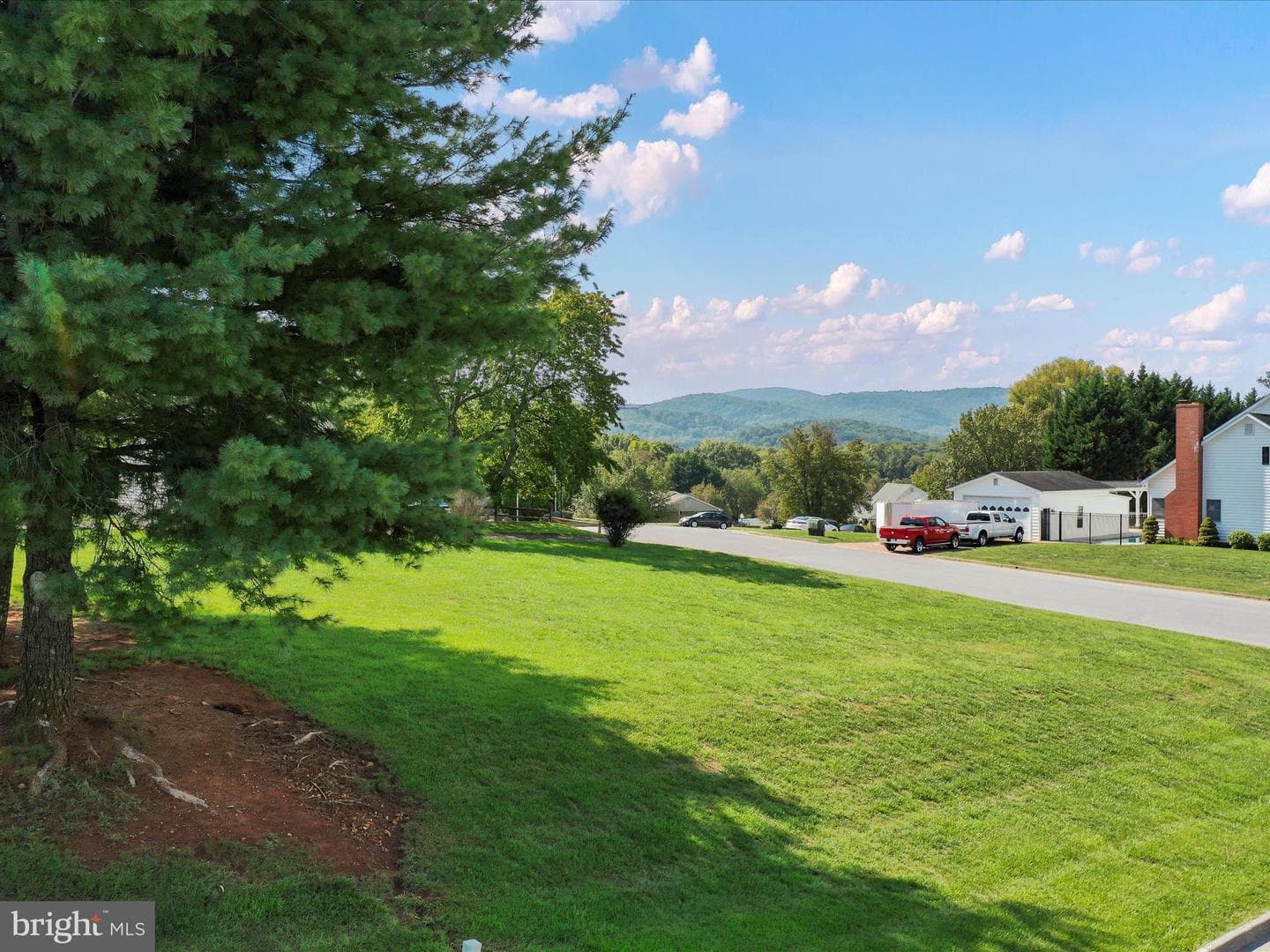 1055 Goodview Drive photo 4