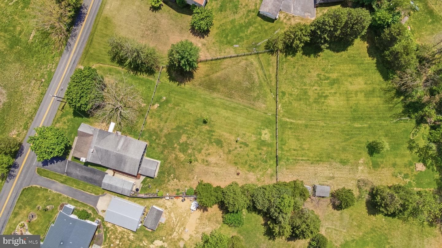 153 Totten Lane photo 33