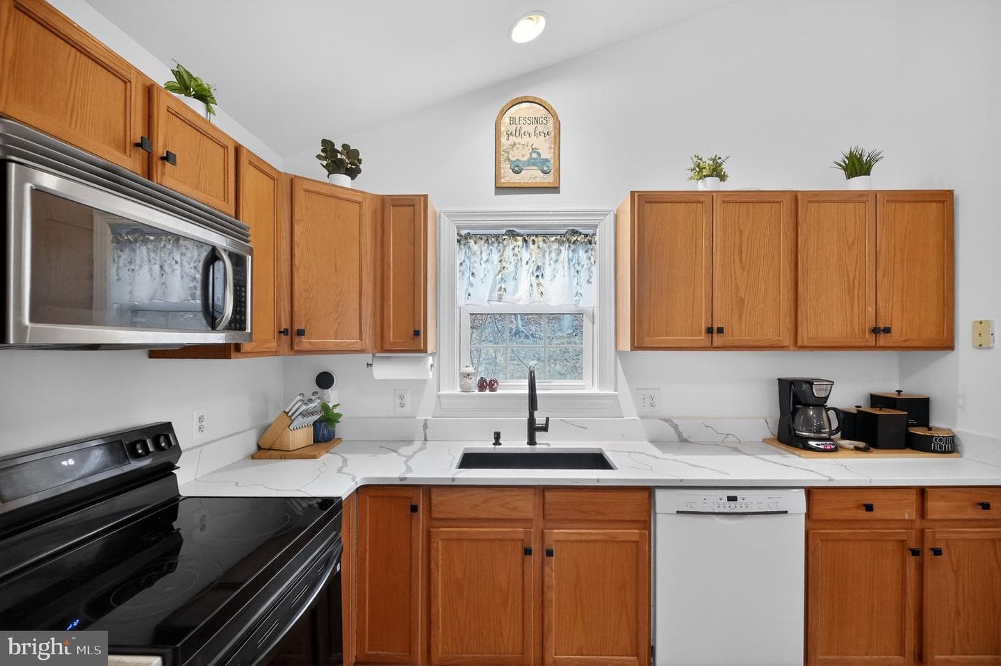 365 Vesey Drive photo 15