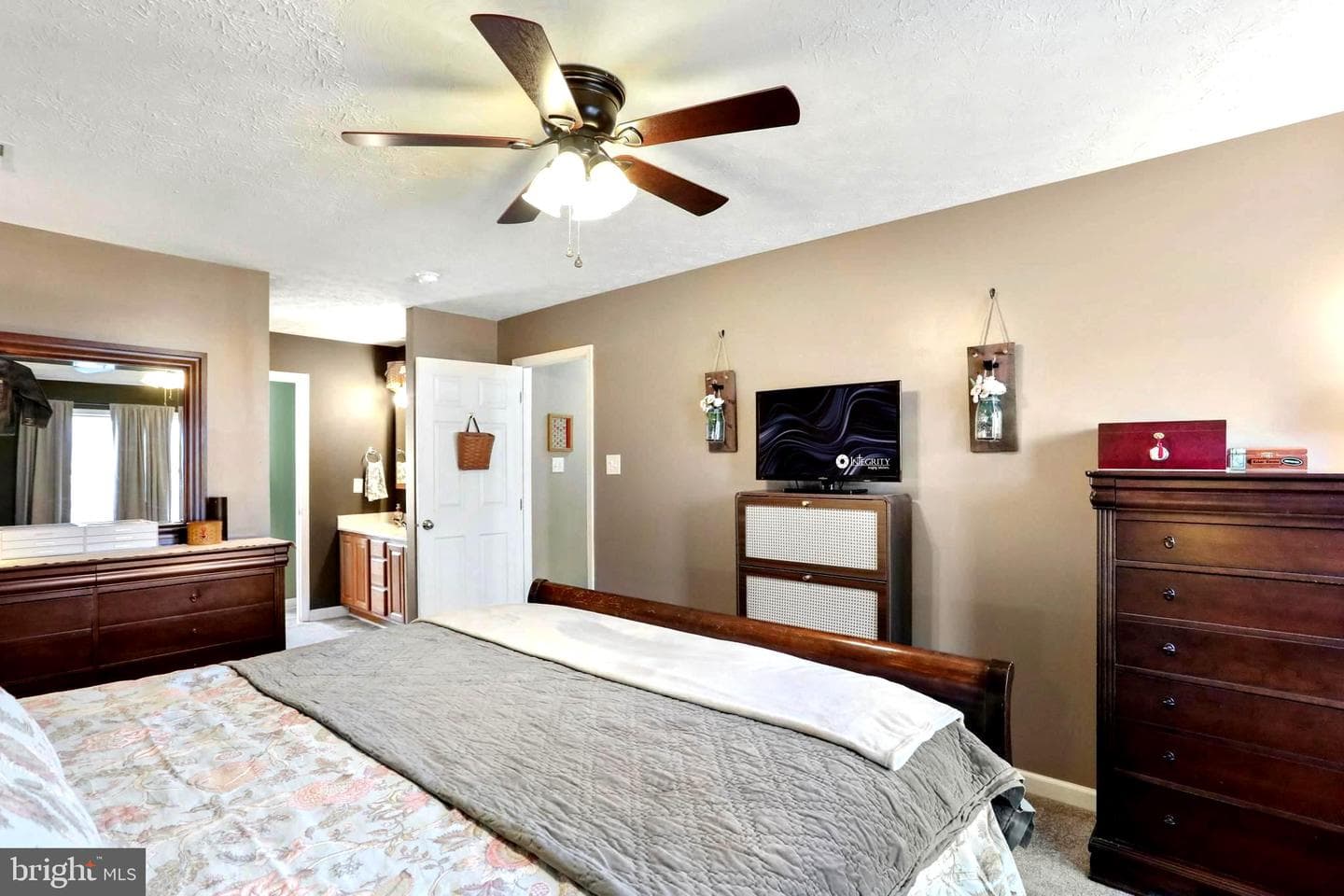 1147 Happy Ridge Drive photo 6