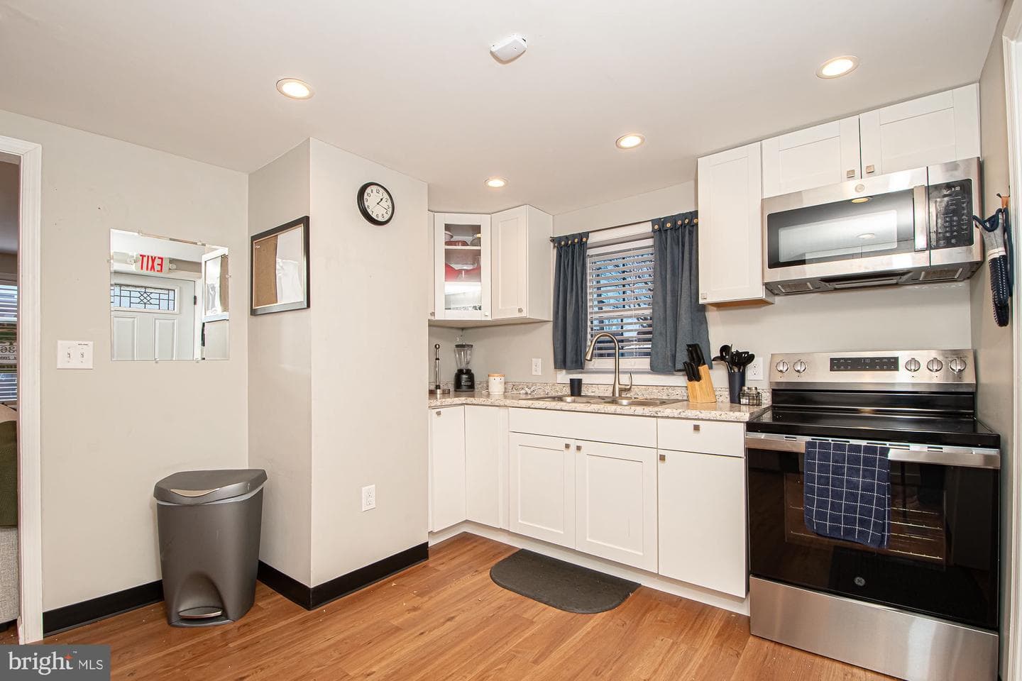 303 W 10th Street photo 8