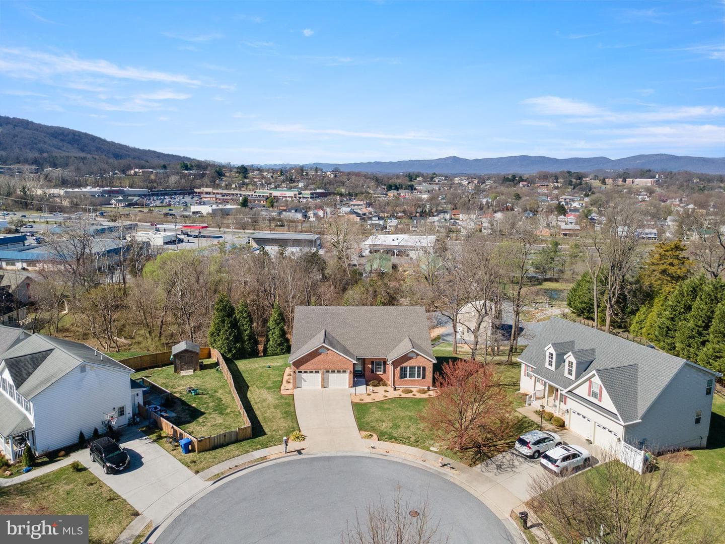 201 Peach Tree Court photo 6