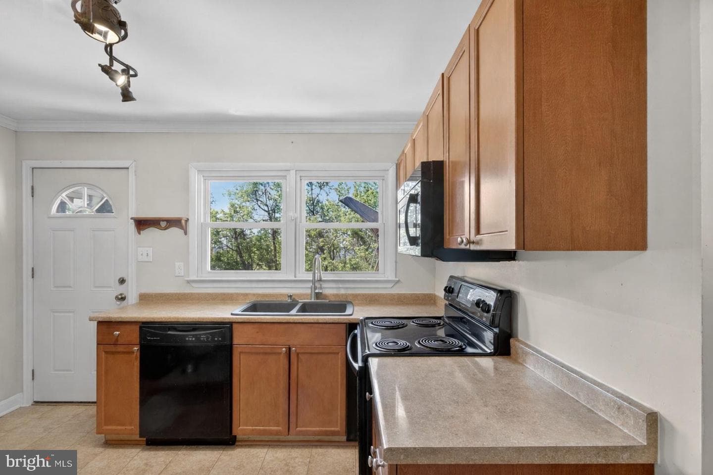 944 Highridge Road photo 4