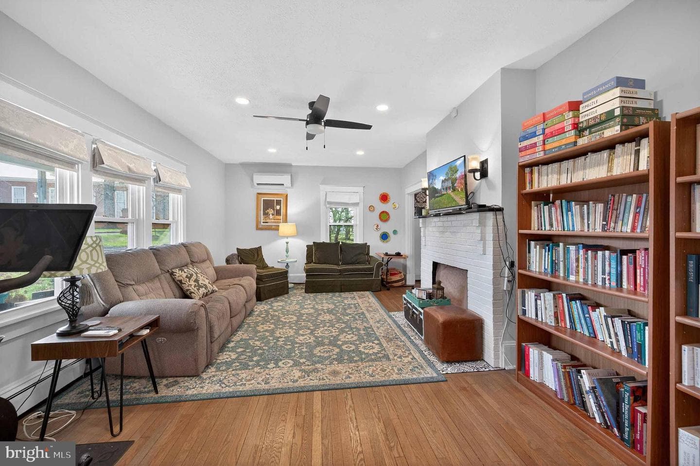 213 W 1st Street photo 12