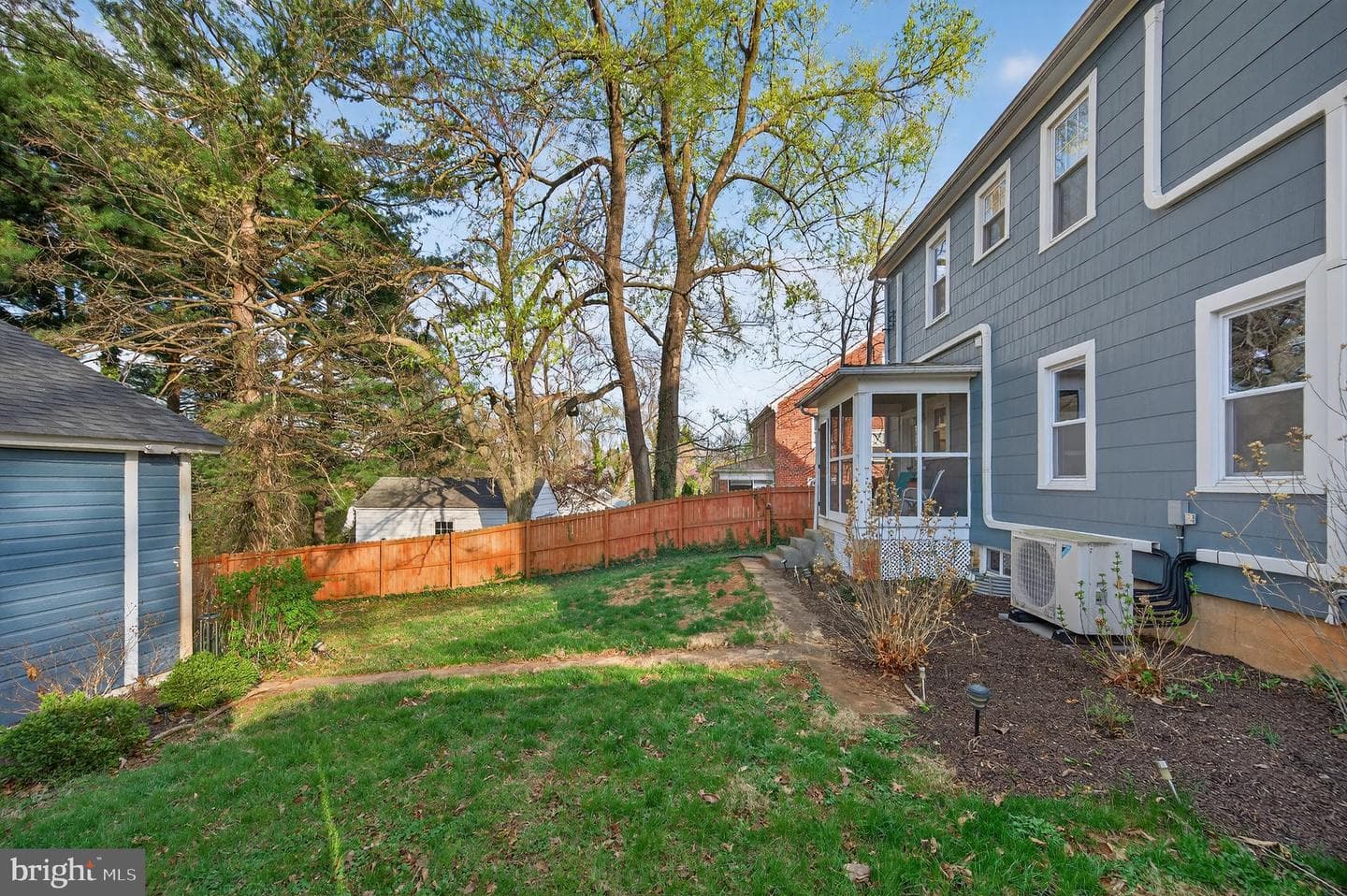 213 W 1st Street photo 40