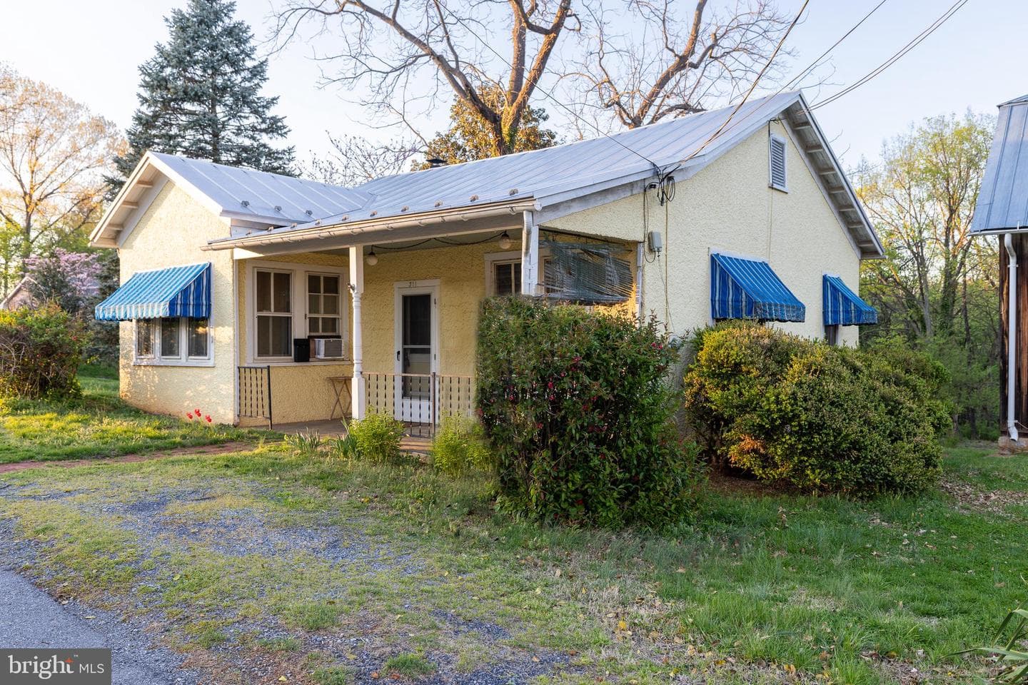 311 Grand Avenue photo 27