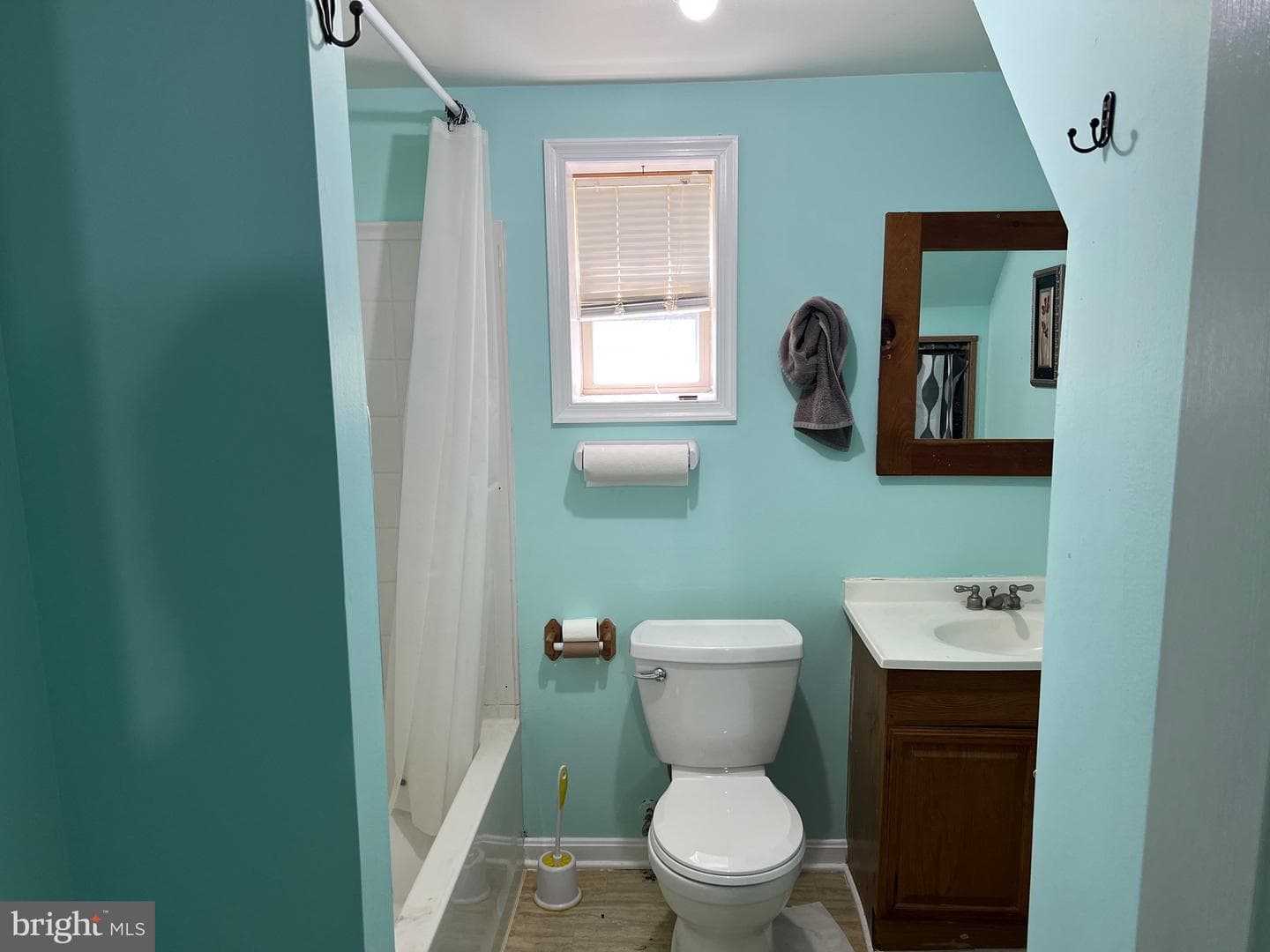 215 Harris Drive photo 3