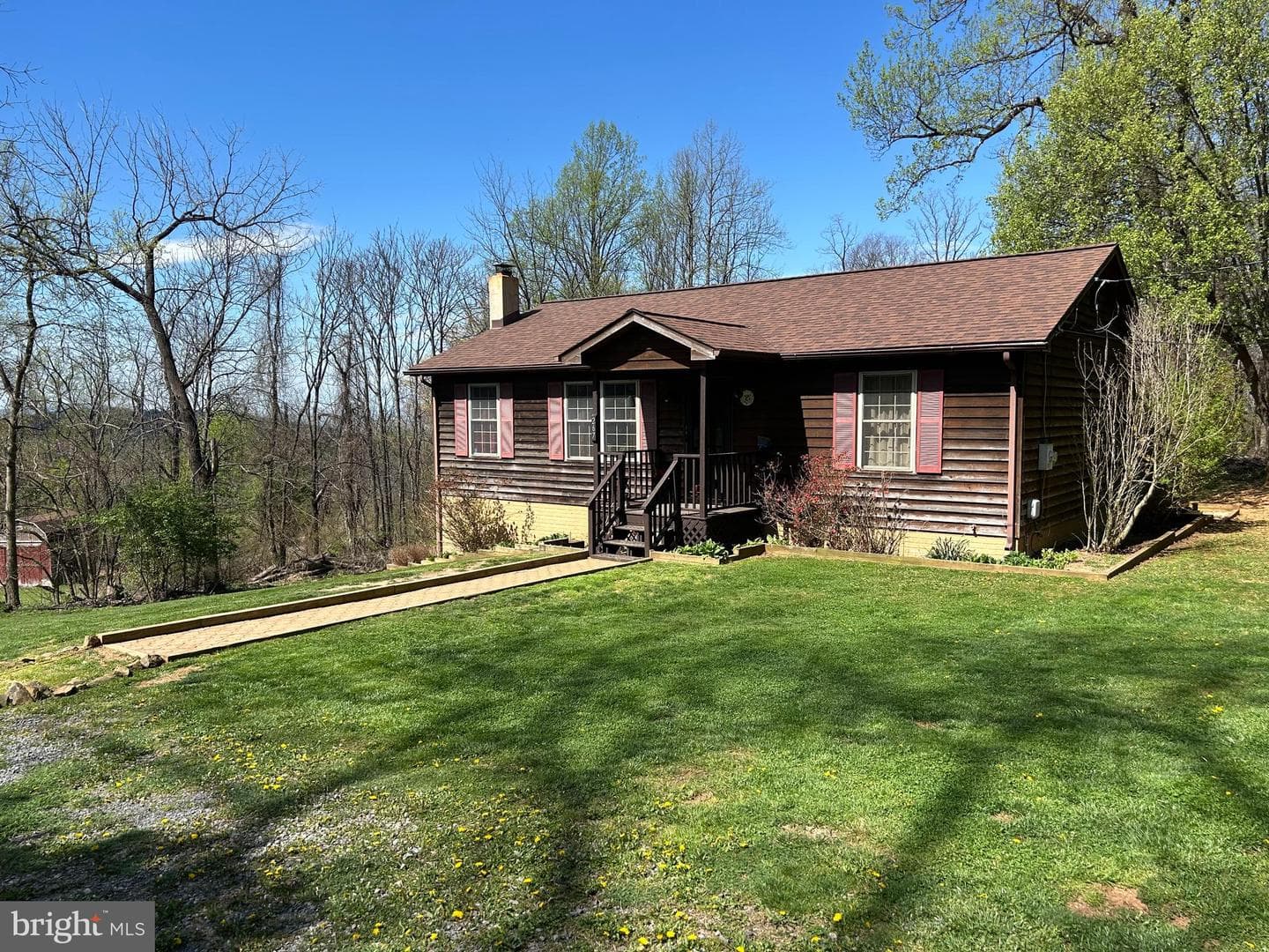 267 Red Robin Lane, Linden