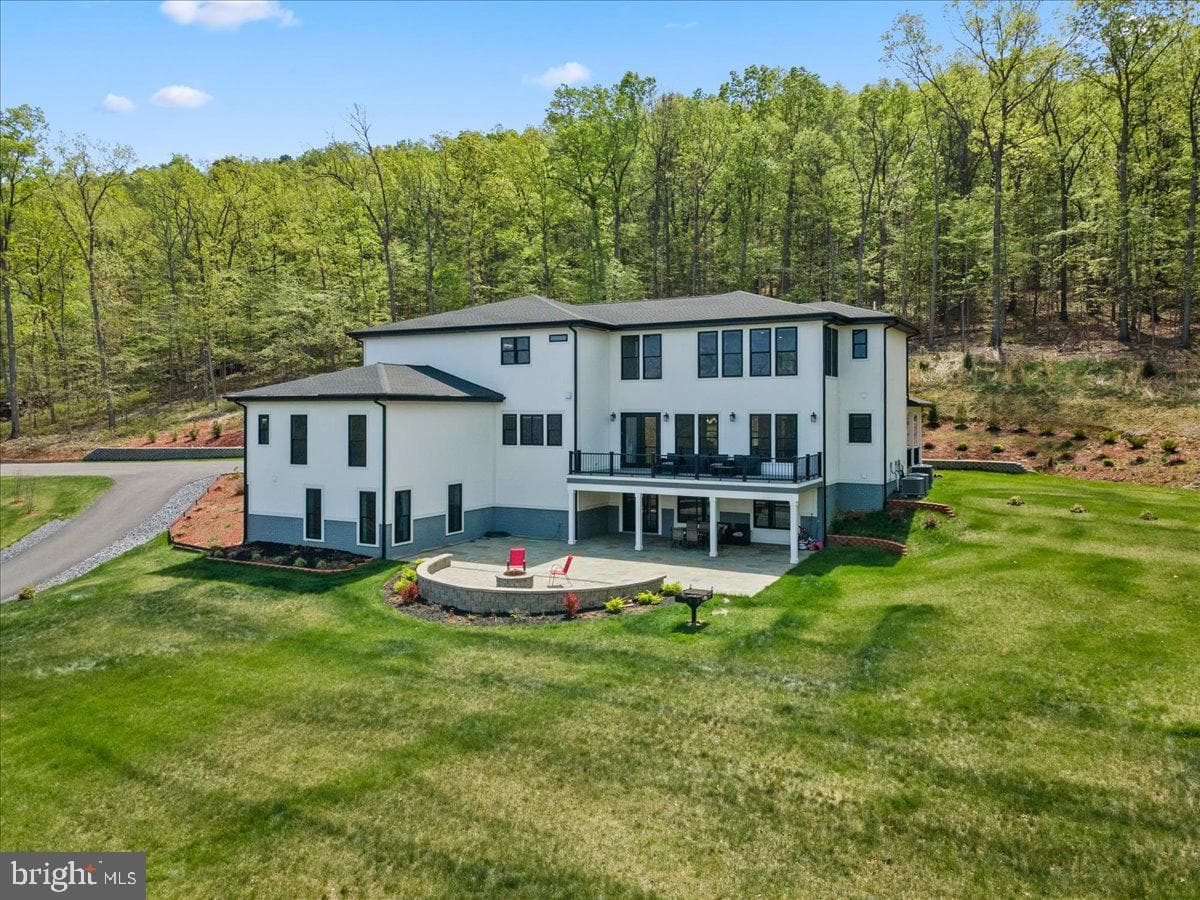 138 Wooded Lane photo 5