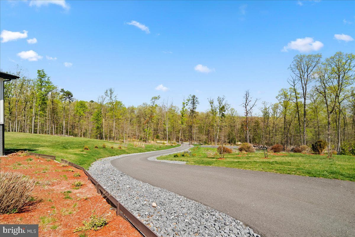 138 Wooded Lane photo 76