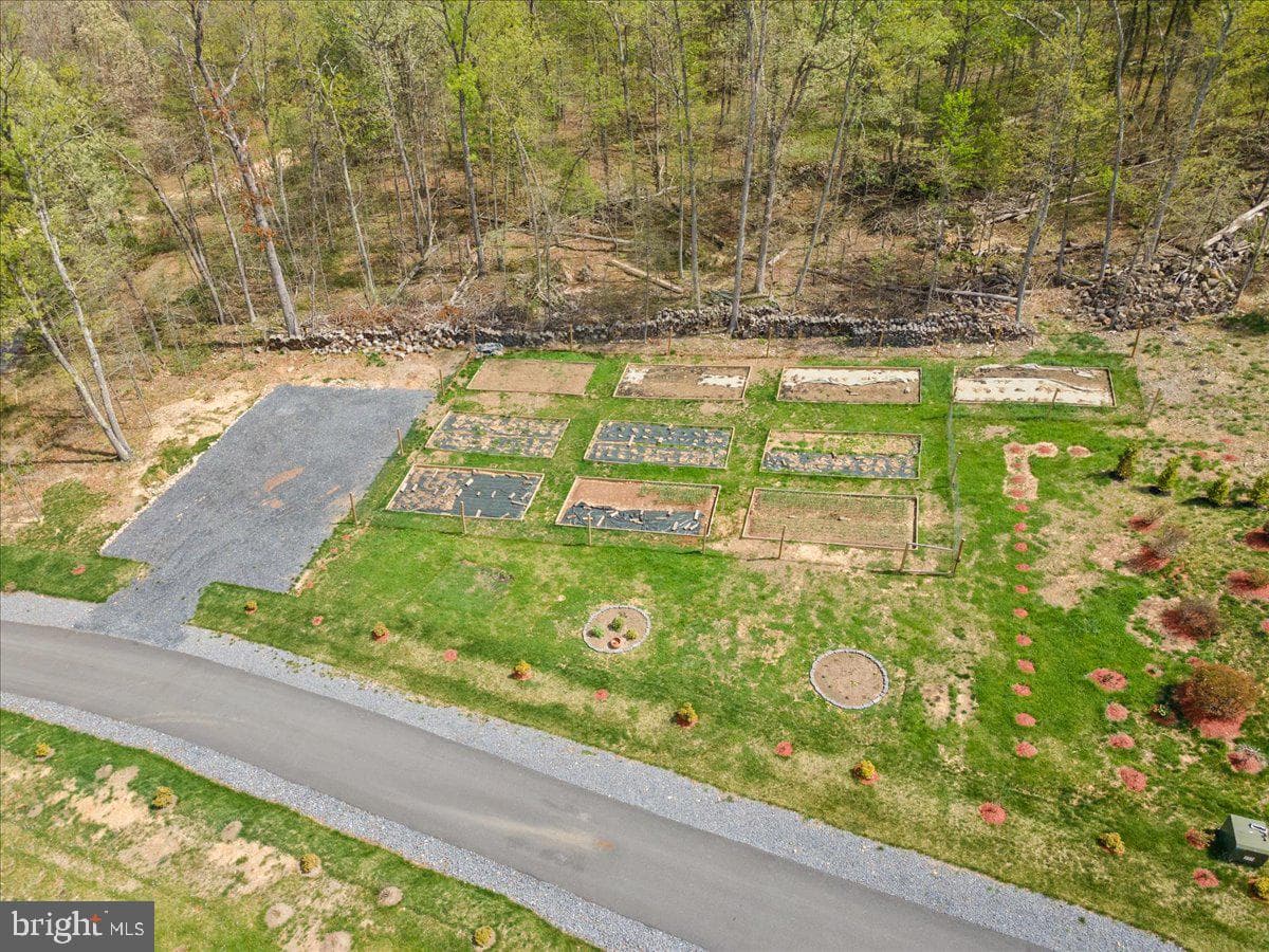 138 Wooded Lane photo 95