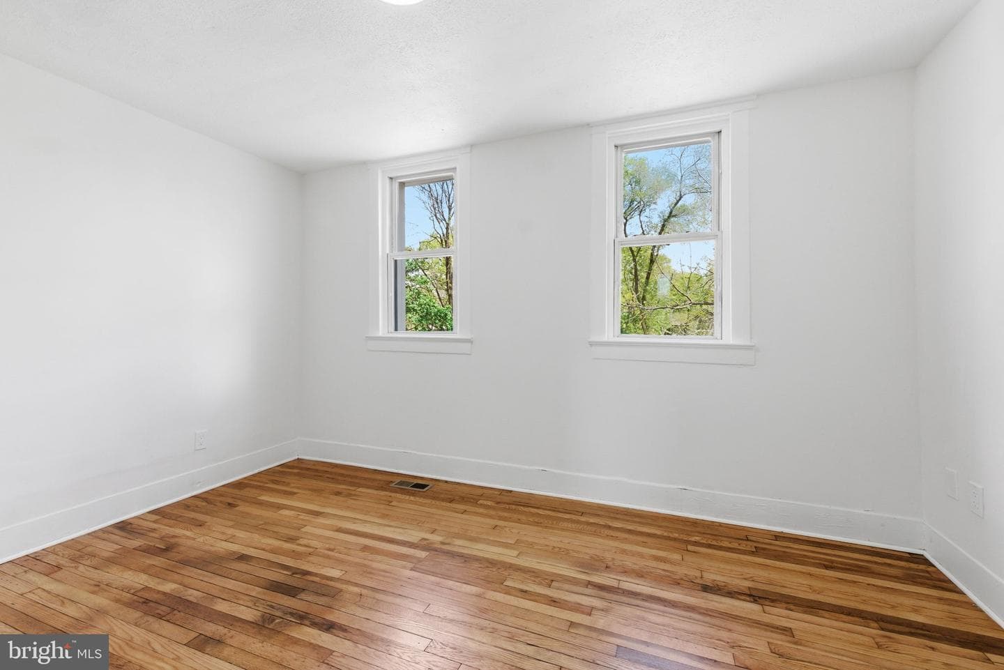 1101 N Royal Avenue N photo 21