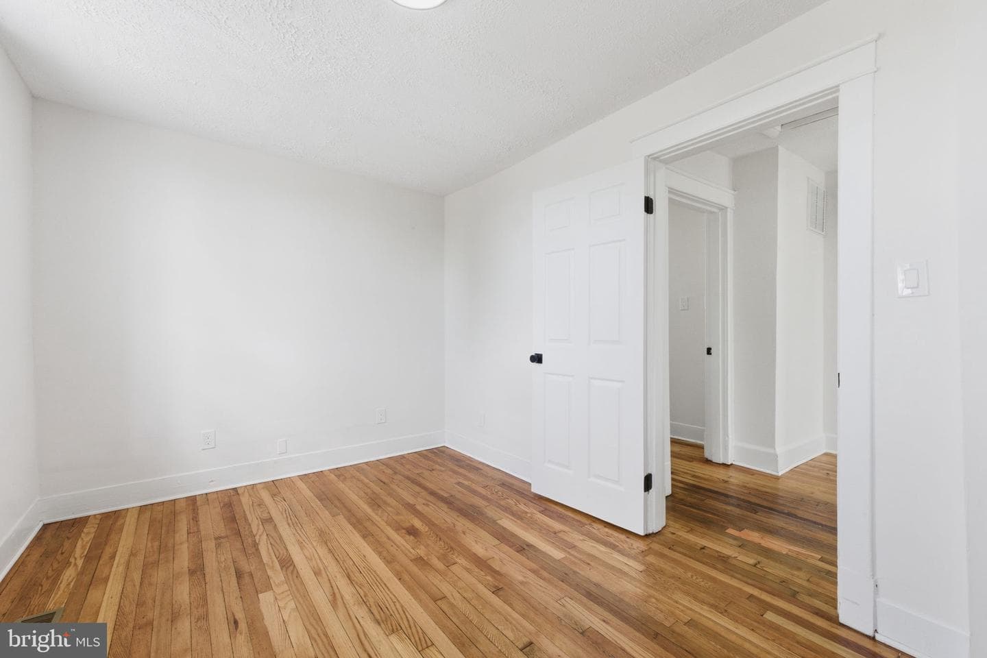 1101 N Royal Avenue N photo 24