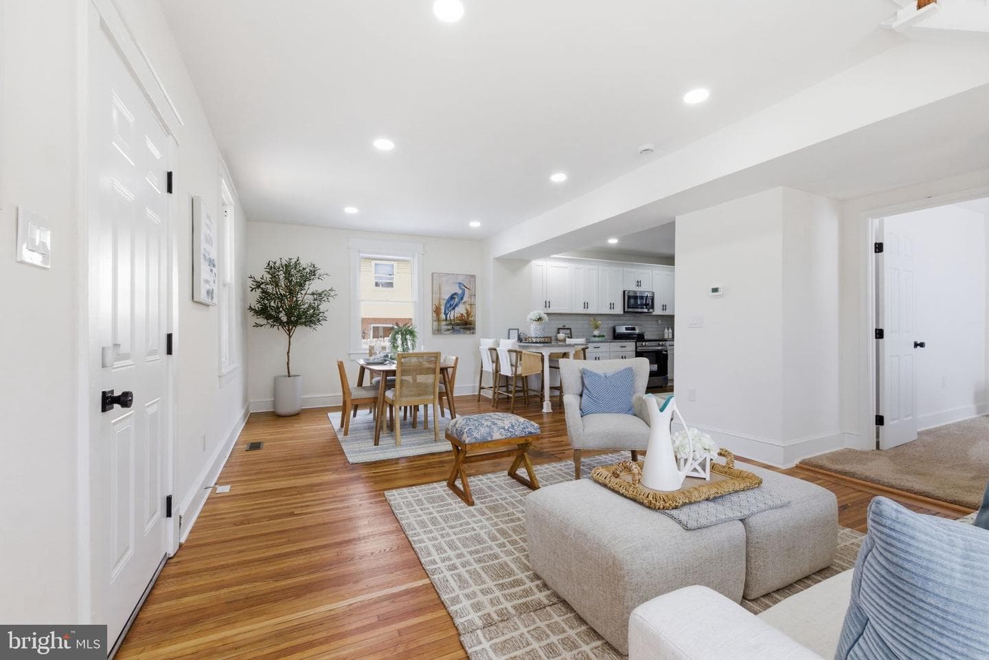 1101 N Royal Avenue N photo 8