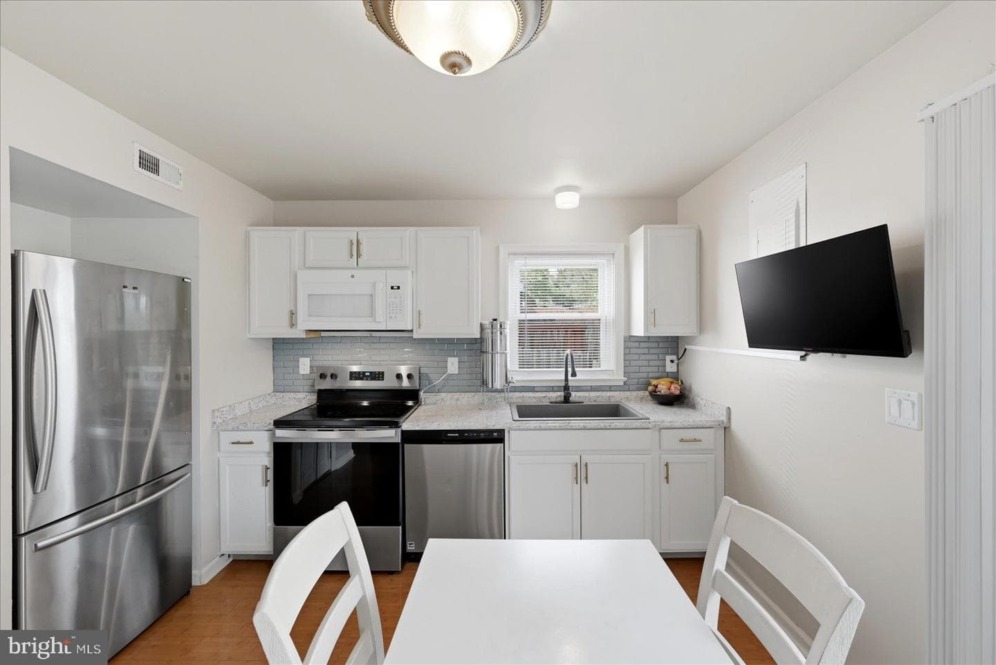 334 Cherrydale Avenue photo 3