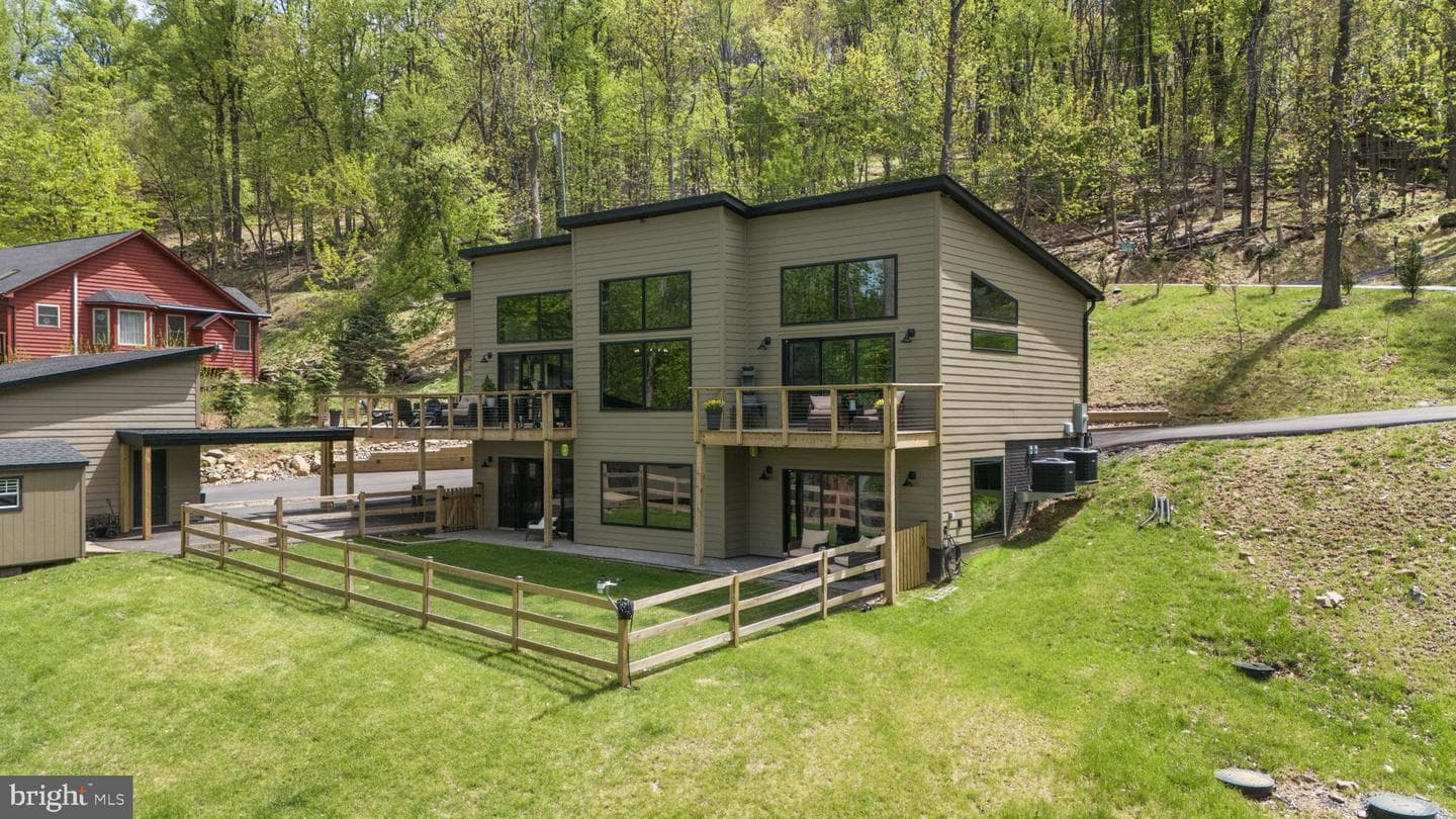 753 Club House Road photo 4