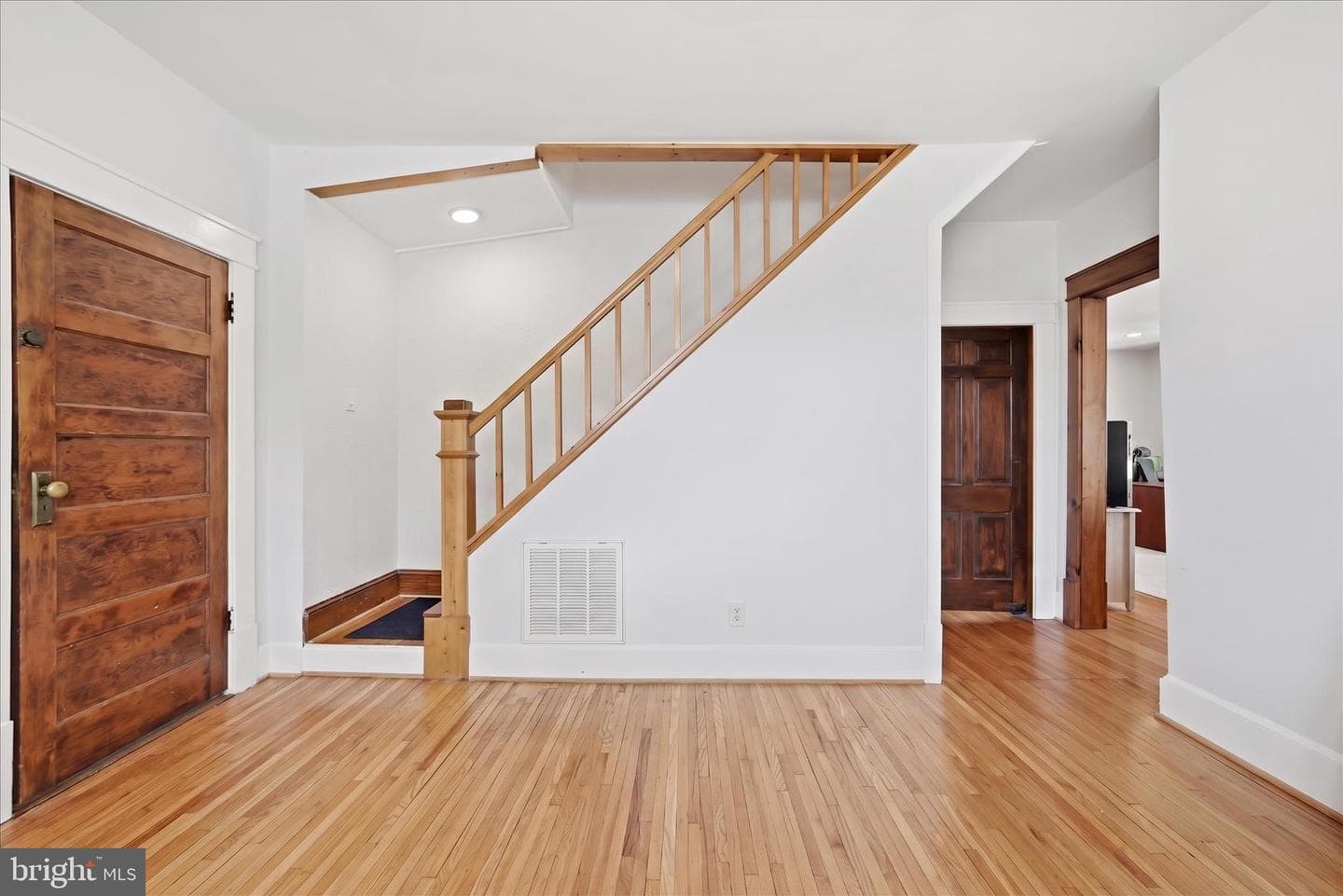 502 N Royal Avenue photo 16
