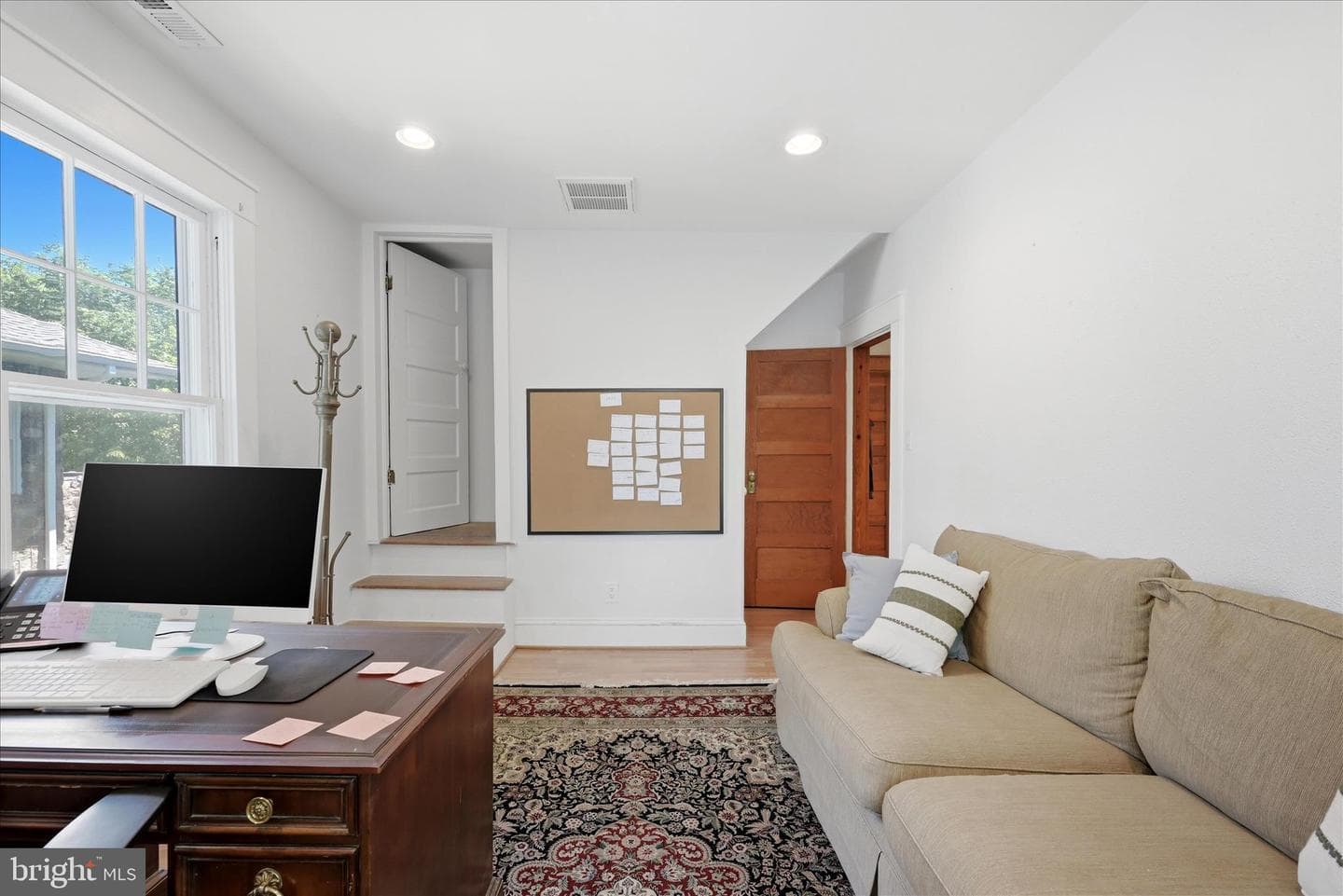 502 N Royal Avenue photo 36