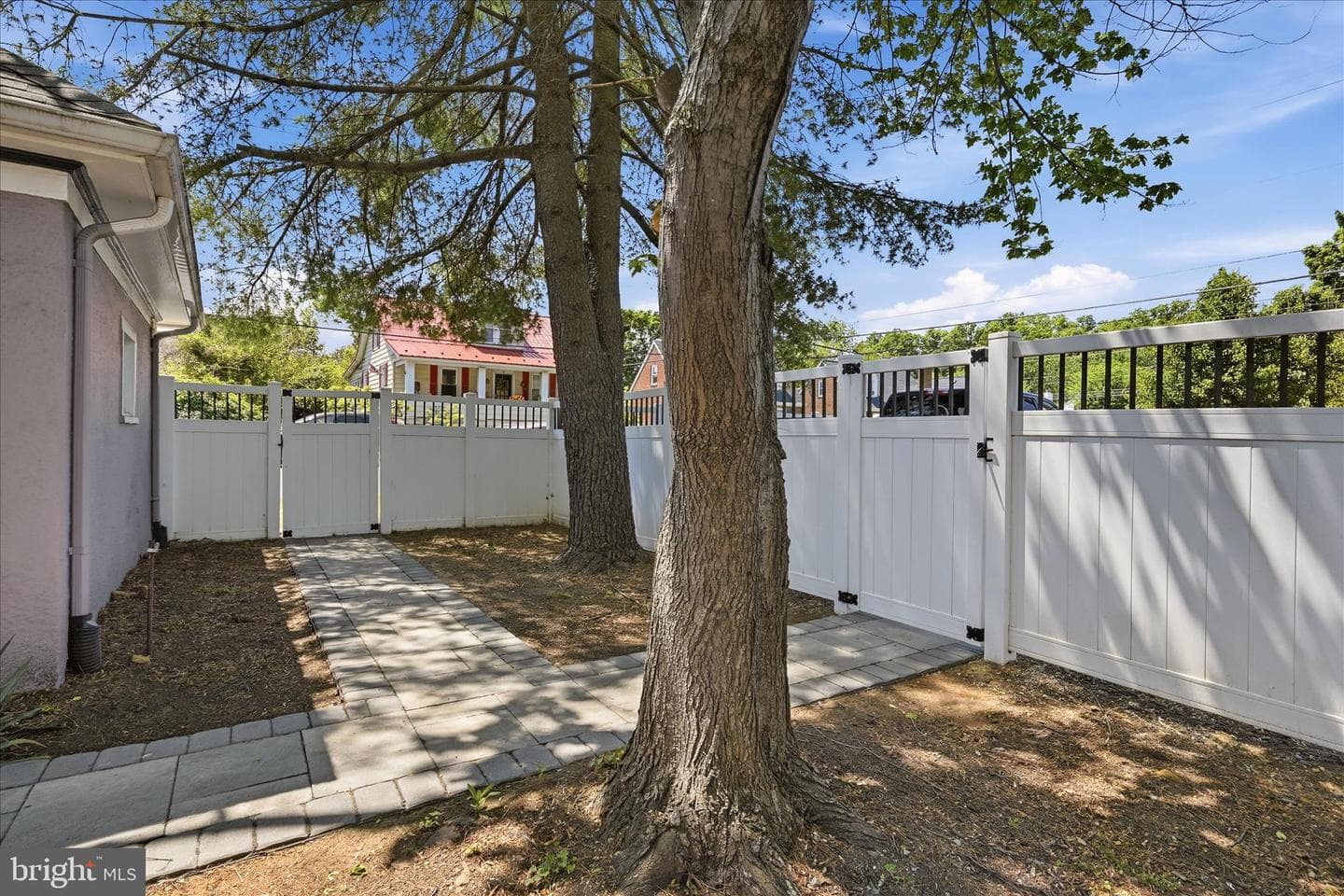 502 N Royal Avenue photo 49