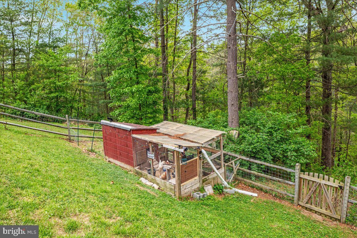 220 Deerhaven Road photo 4