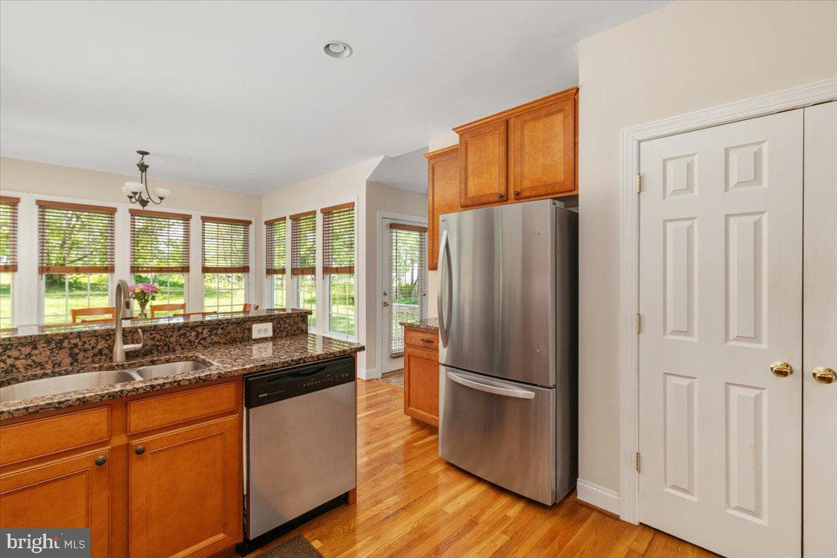 849 Village Court photo 20