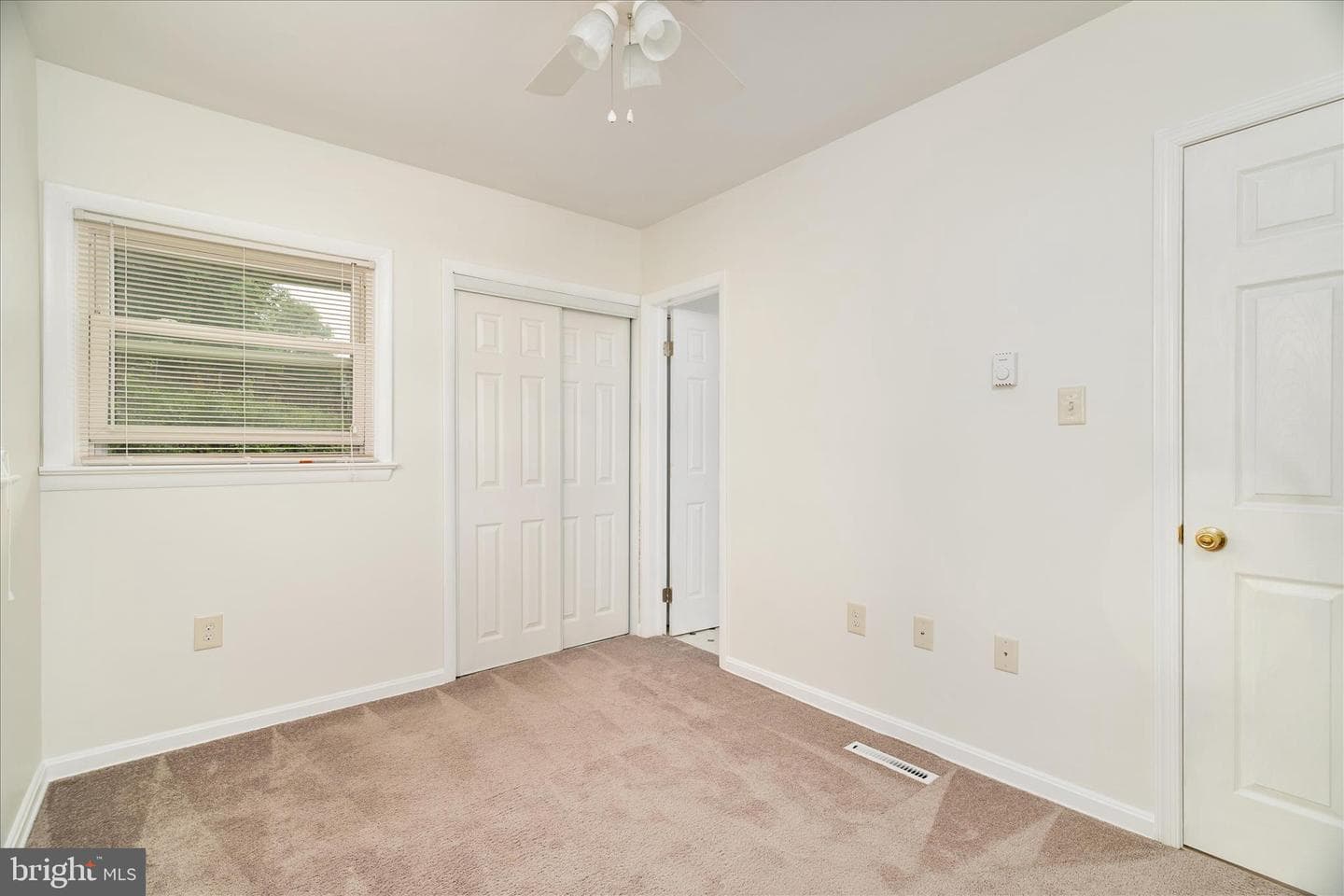 210 Midway Avenue photo 14