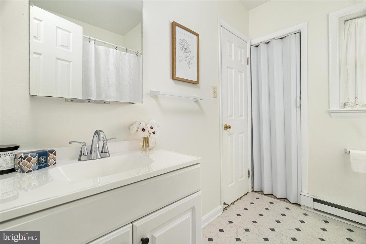 210 Midway Avenue photo 15