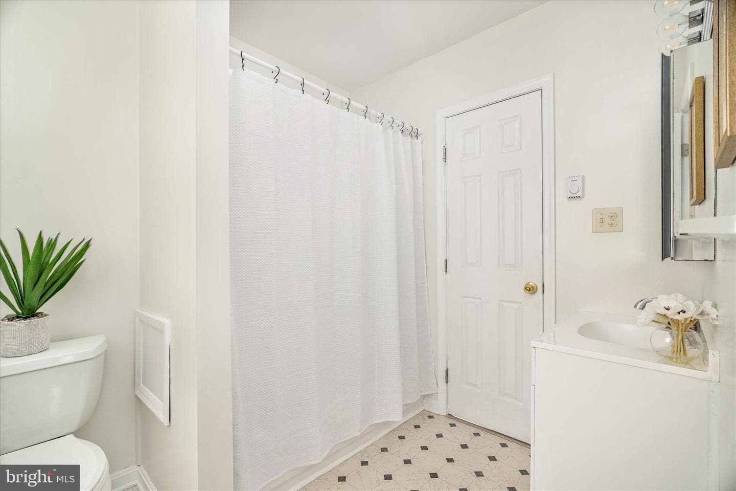 210 Midway Avenue photo 16