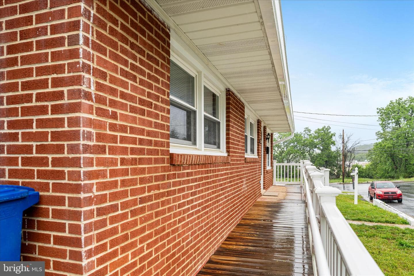 210 Midway Avenue photo 17