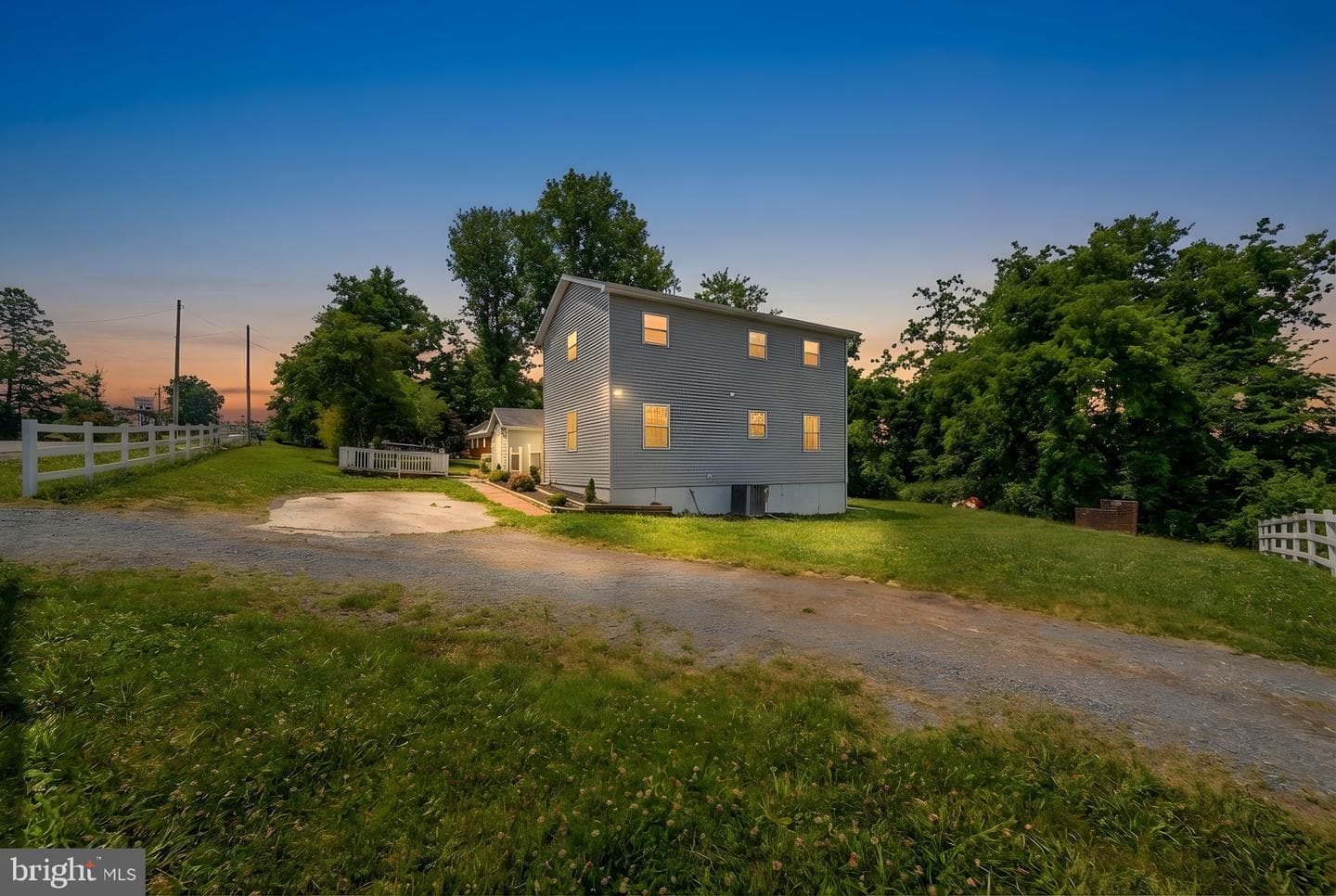 671 Pine Ridge Drive photo 4
