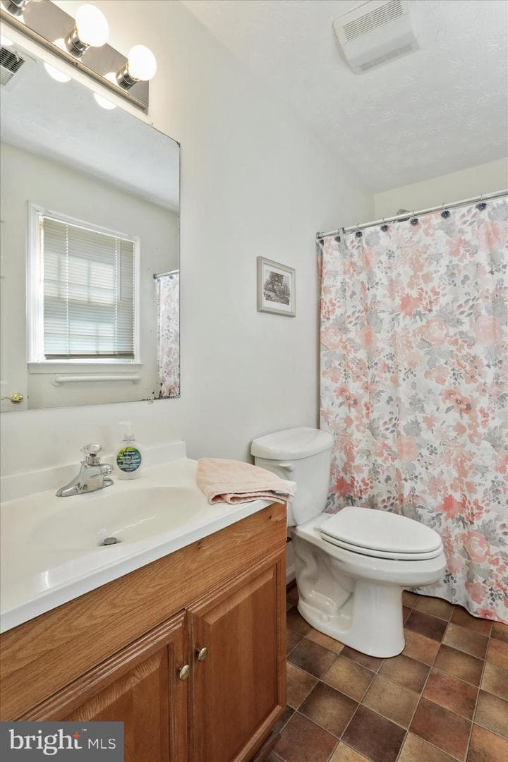 573 Lewis Street photo 16