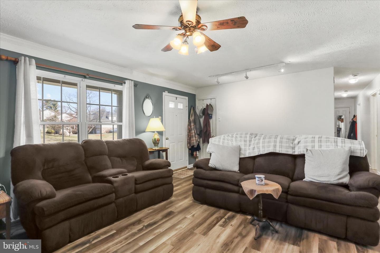 573 Lewis Street photo 3
