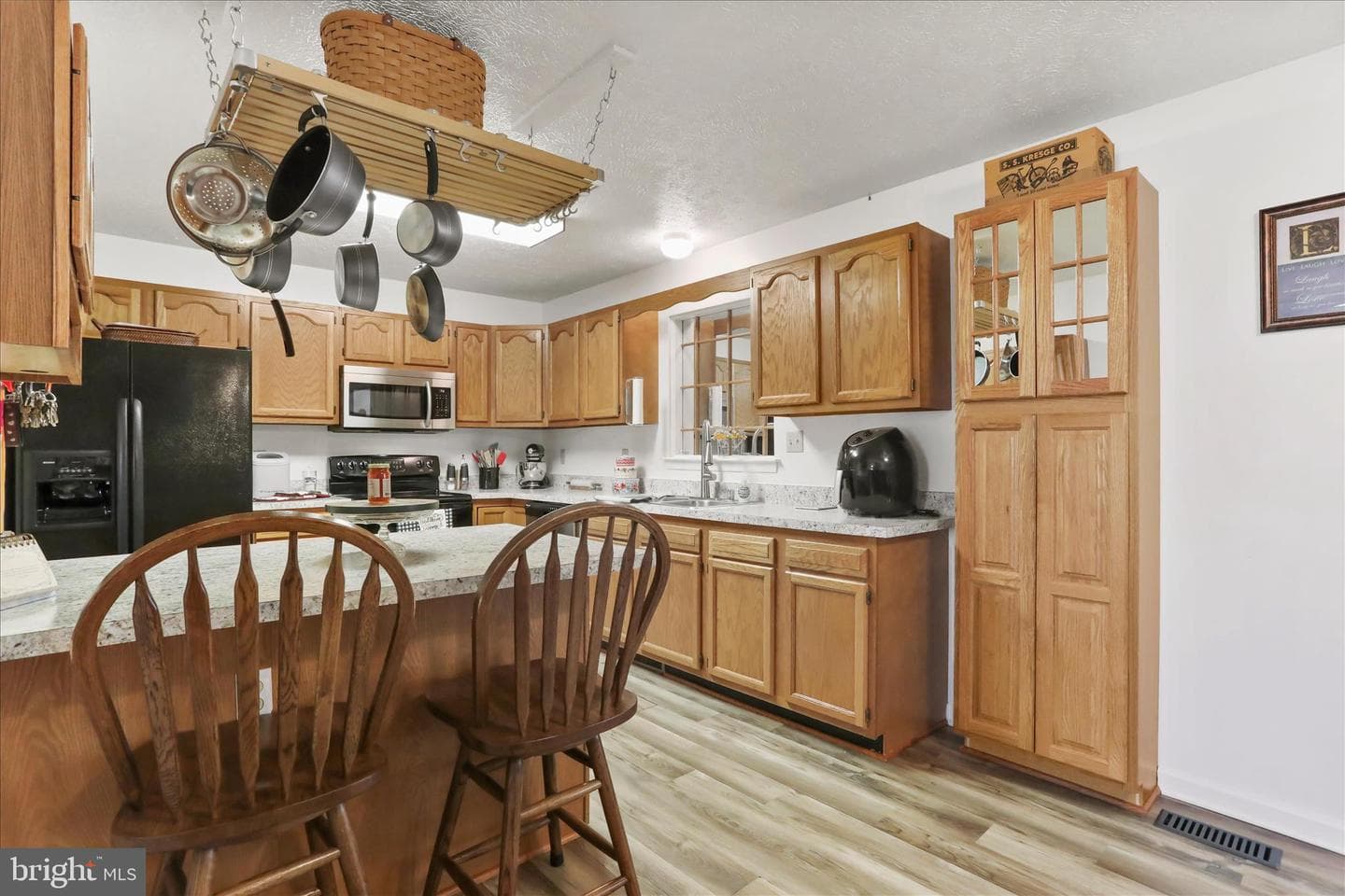 573 Lewis Street photo 5