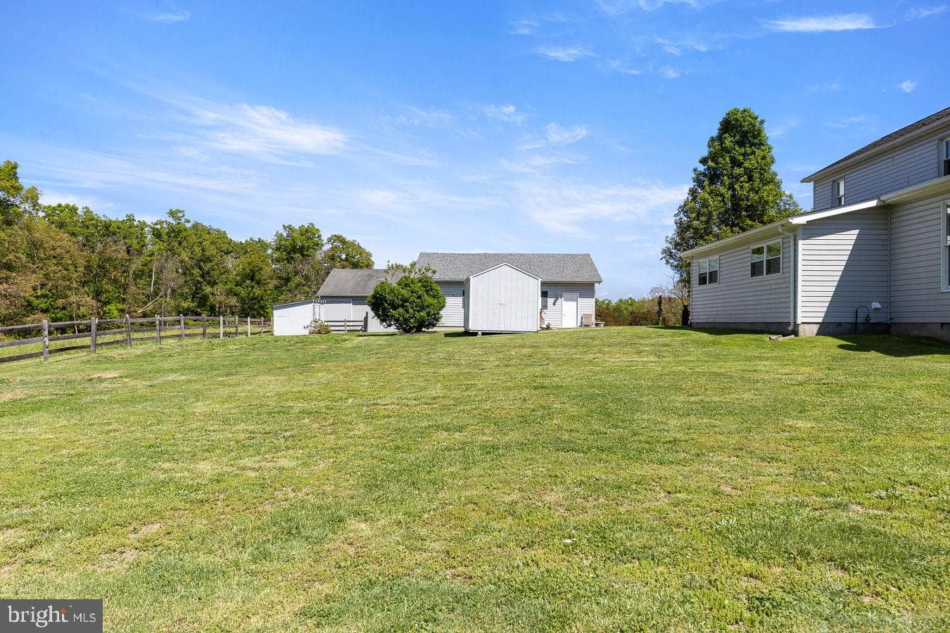 485 Esteppe Road photo 3
