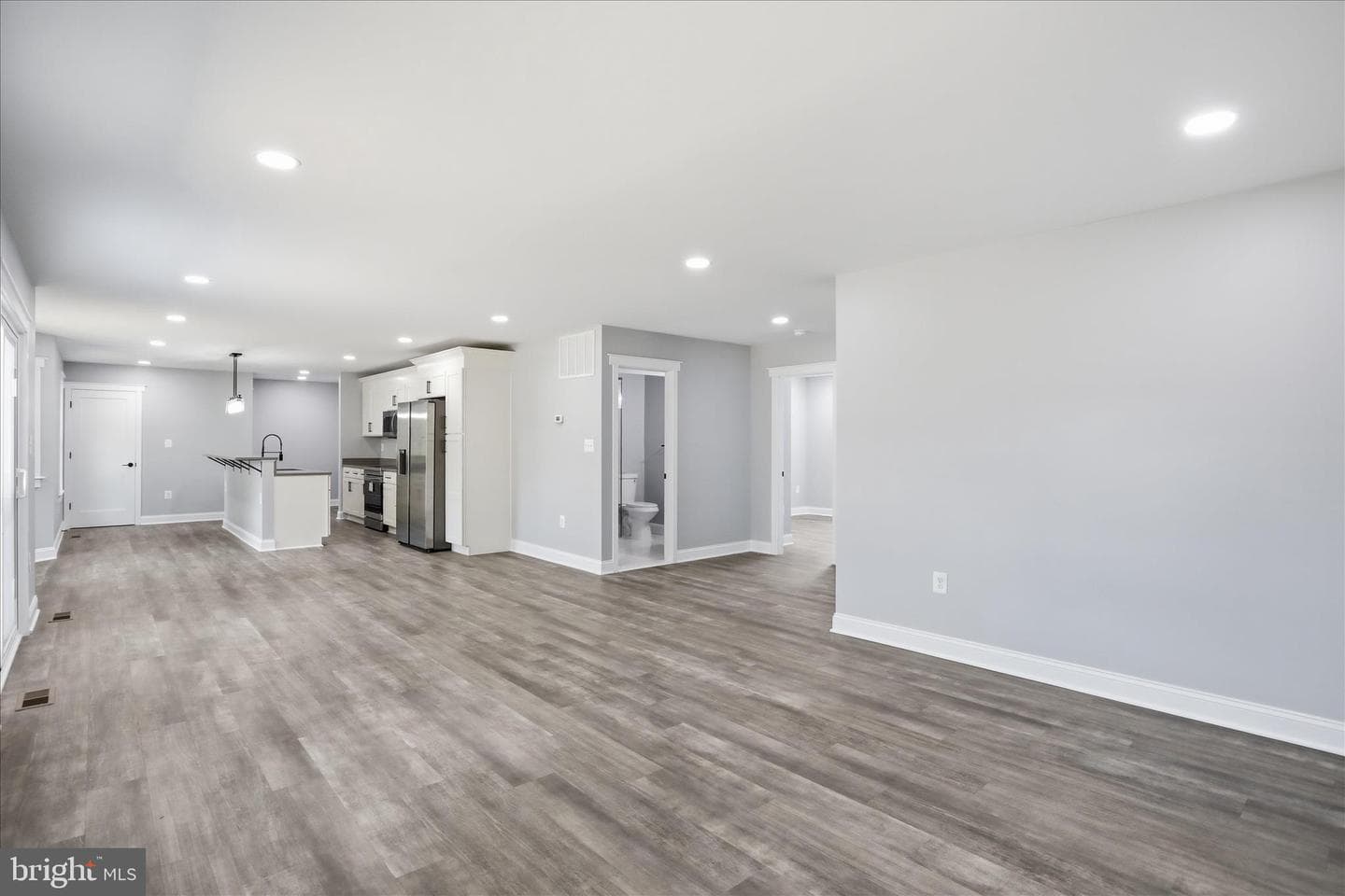 1357 N Royal Avenue photo 10