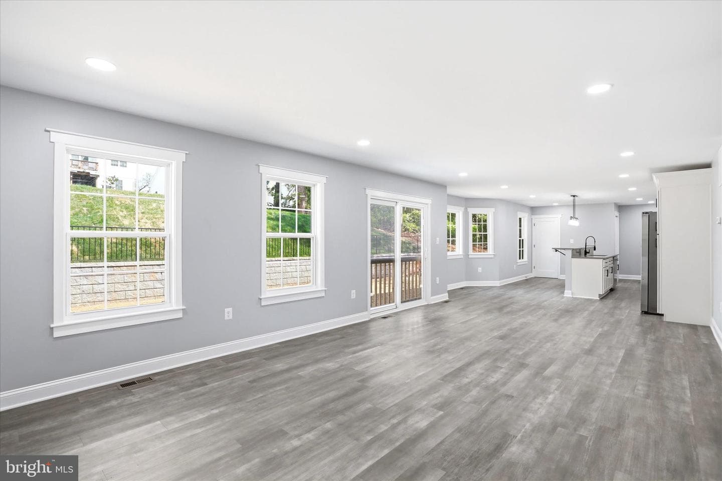 1357 N Royal Avenue photo 11