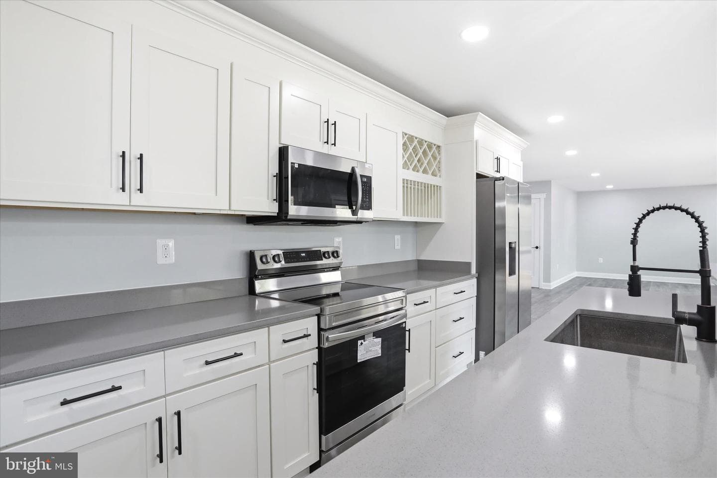 1357 N Royal Avenue photo 18