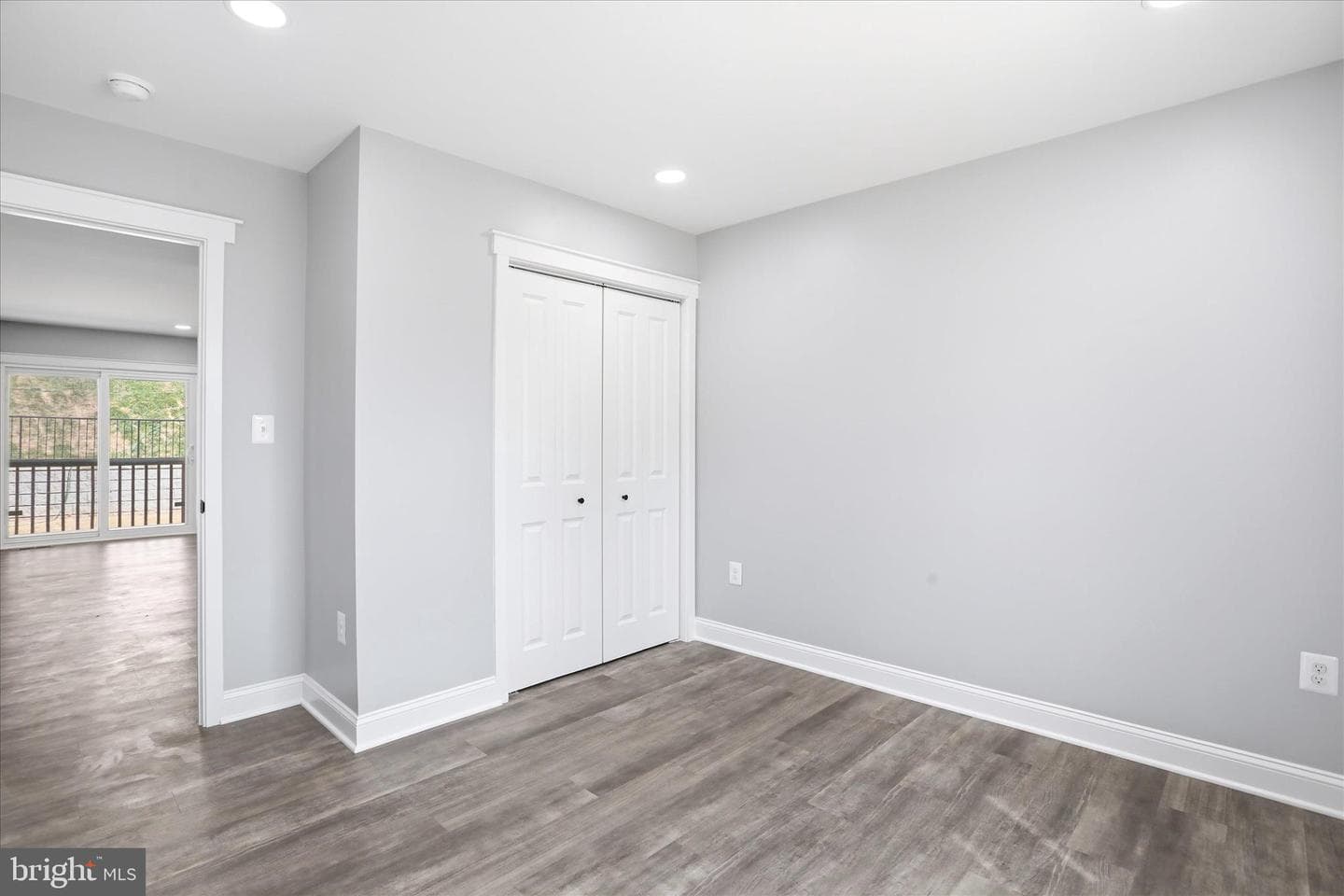 1357 N Royal Avenue photo 22