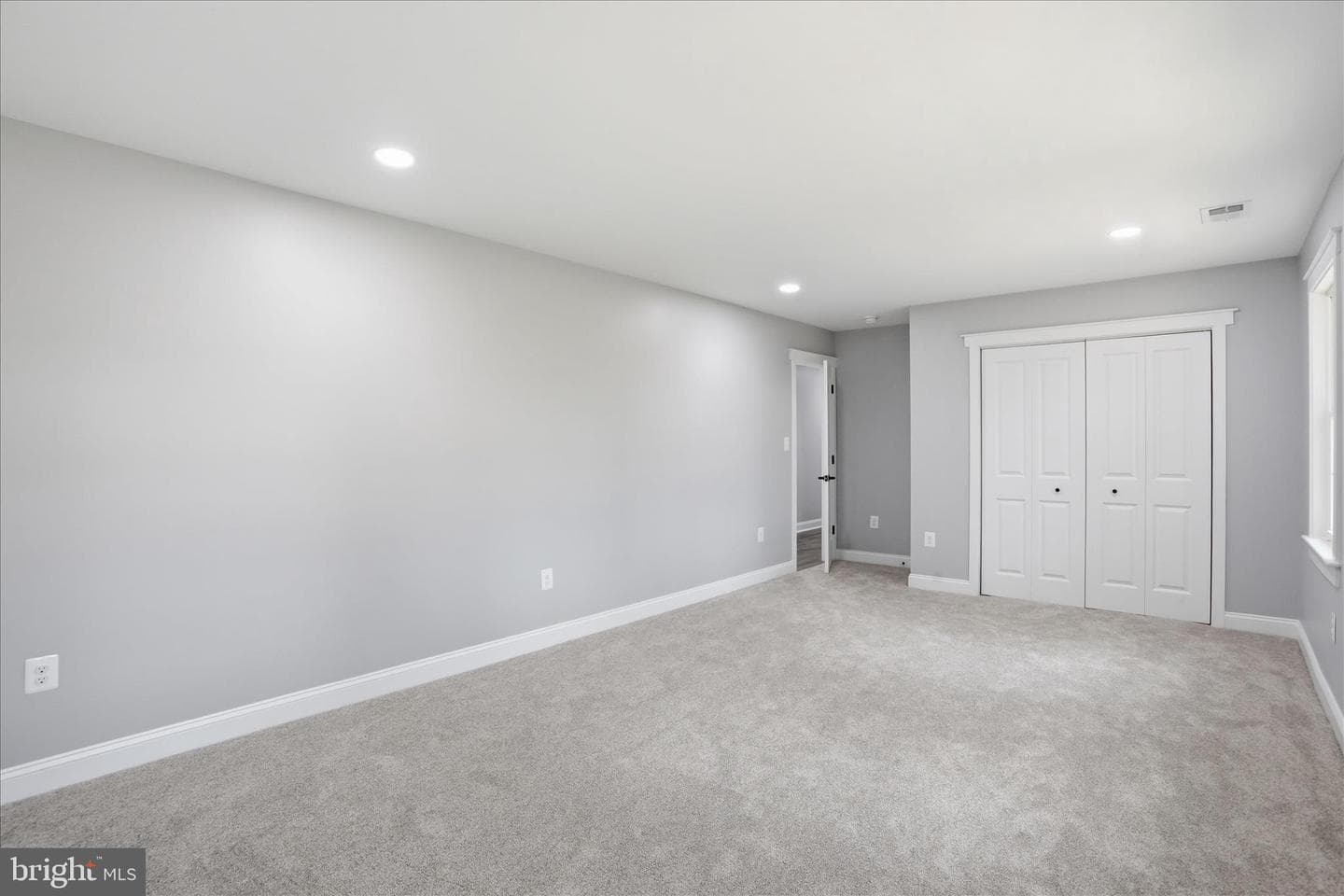 1357 N Royal Avenue photo 31
