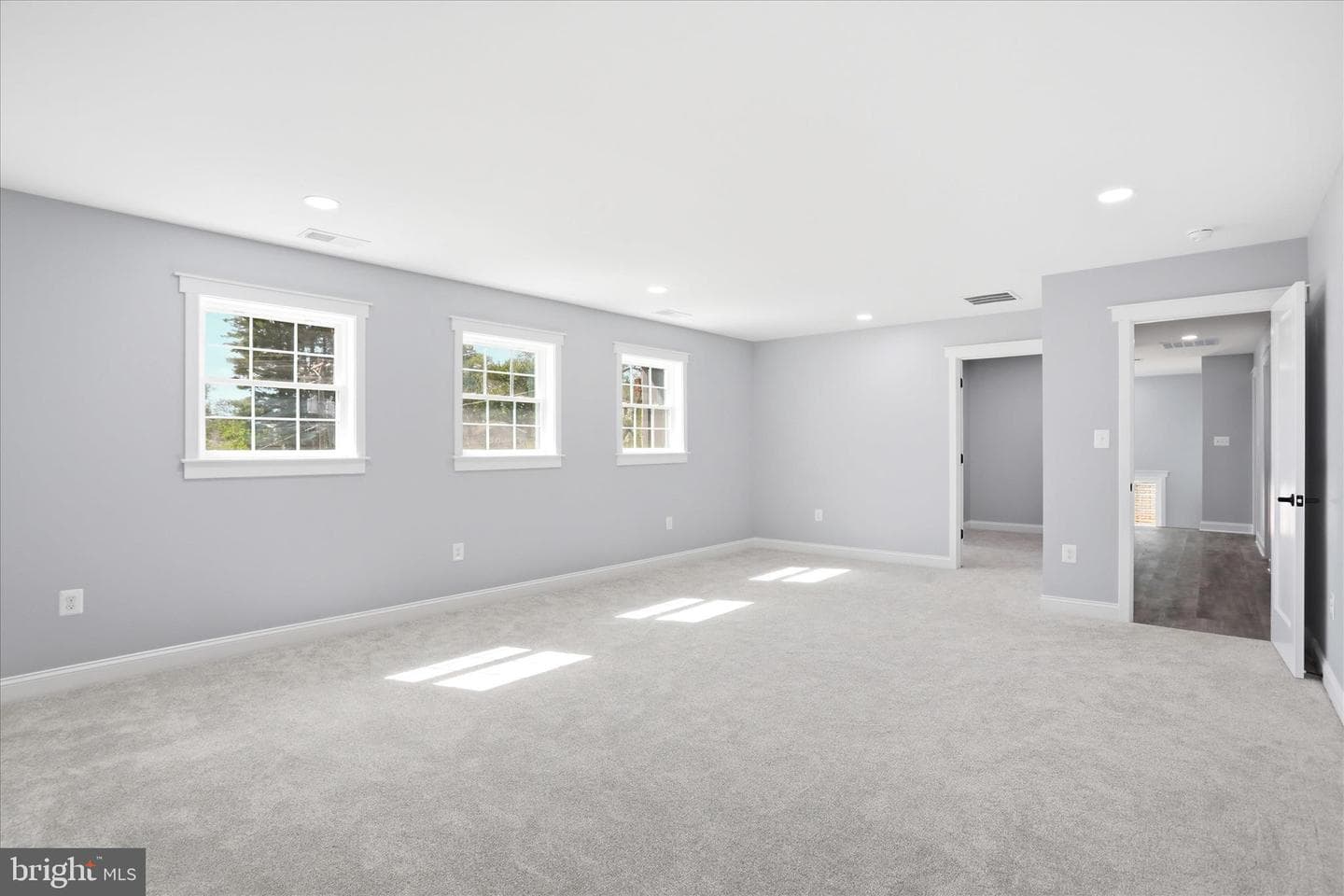 1357 N Royal Avenue photo 33