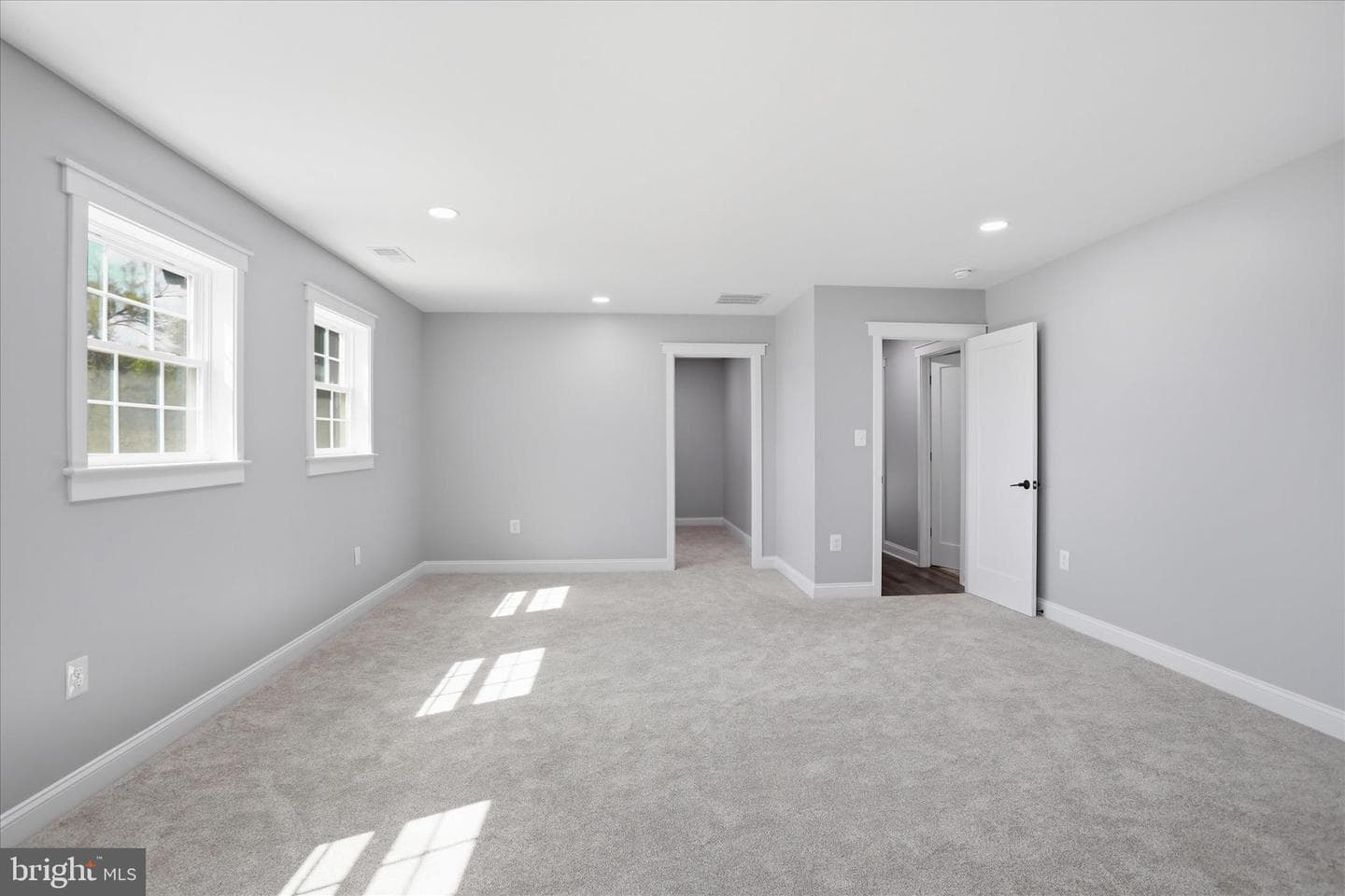 1357 N Royal Avenue photo 34