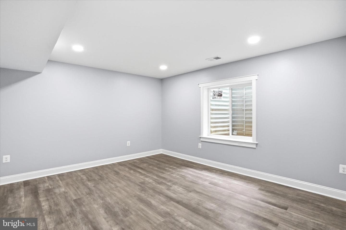 1357 N Royal Avenue photo 40