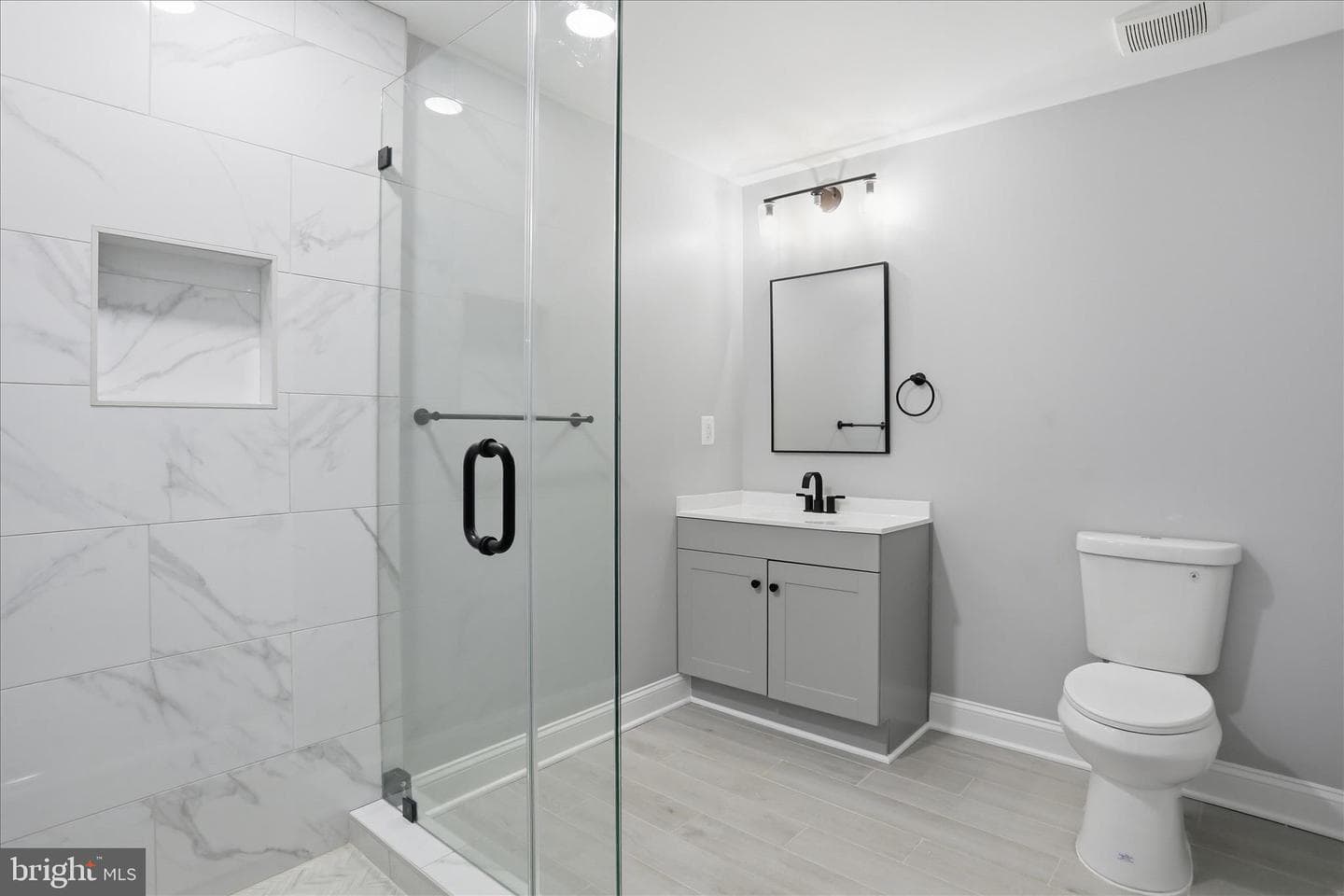 1357 N Royal Avenue photo 44