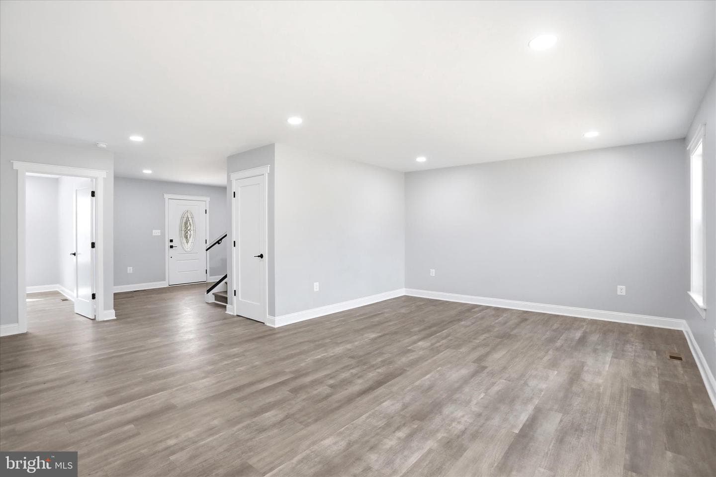 1357 N Royal Avenue photo 8