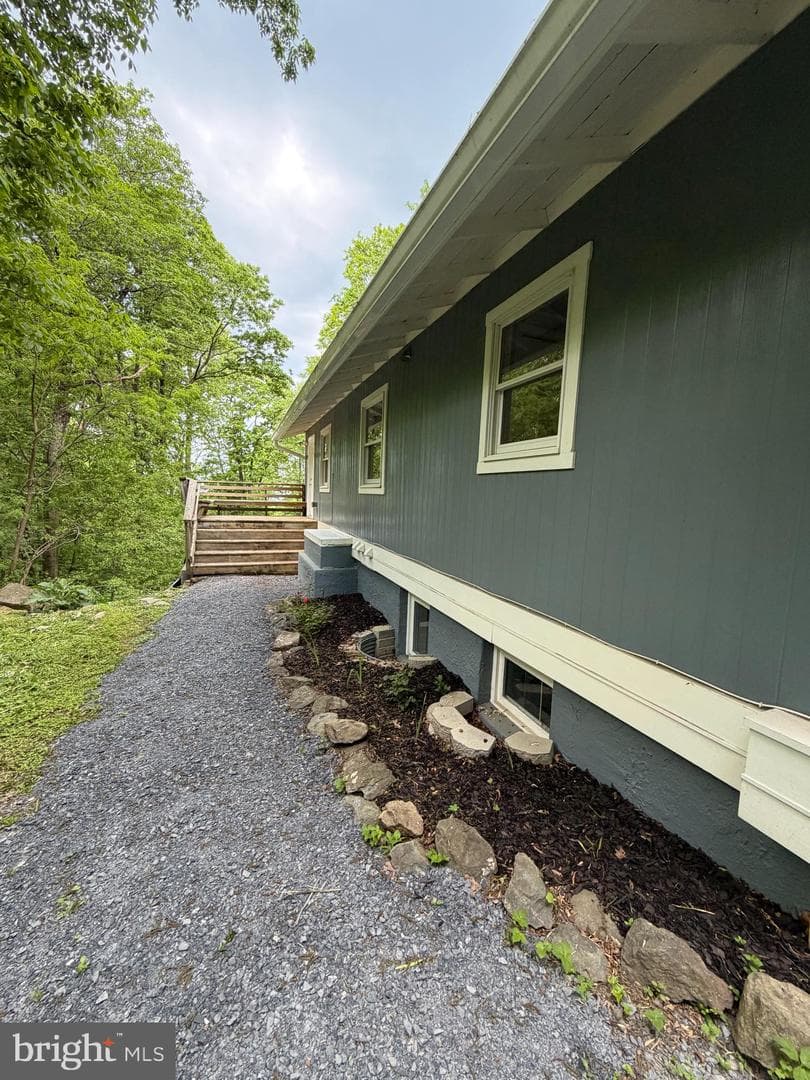 146 Trillium Trail Road, Linden