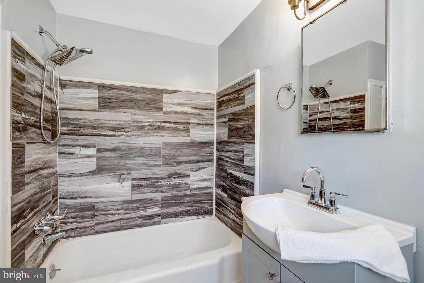 203 Lee Street photo 16