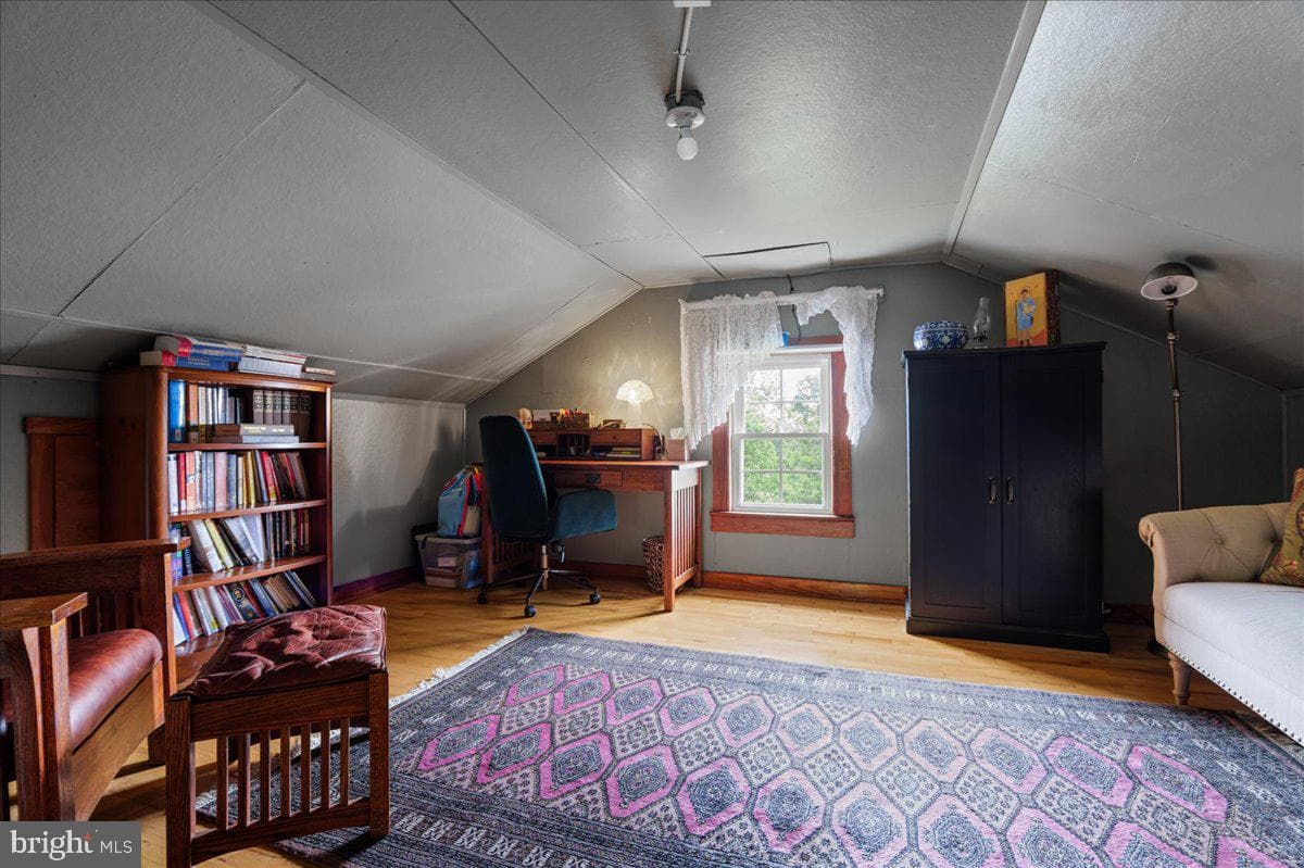 303 Lee Street photo 22