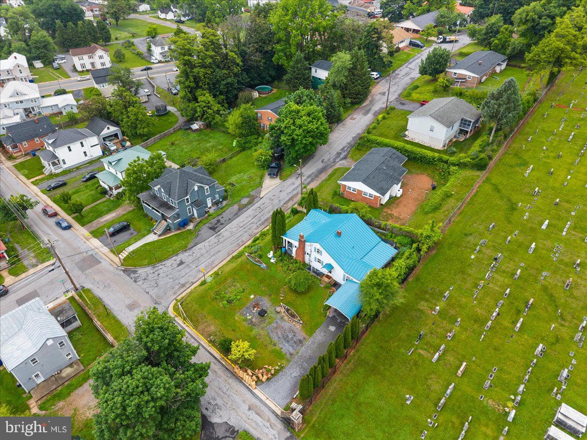 303 Lee Street photo 34